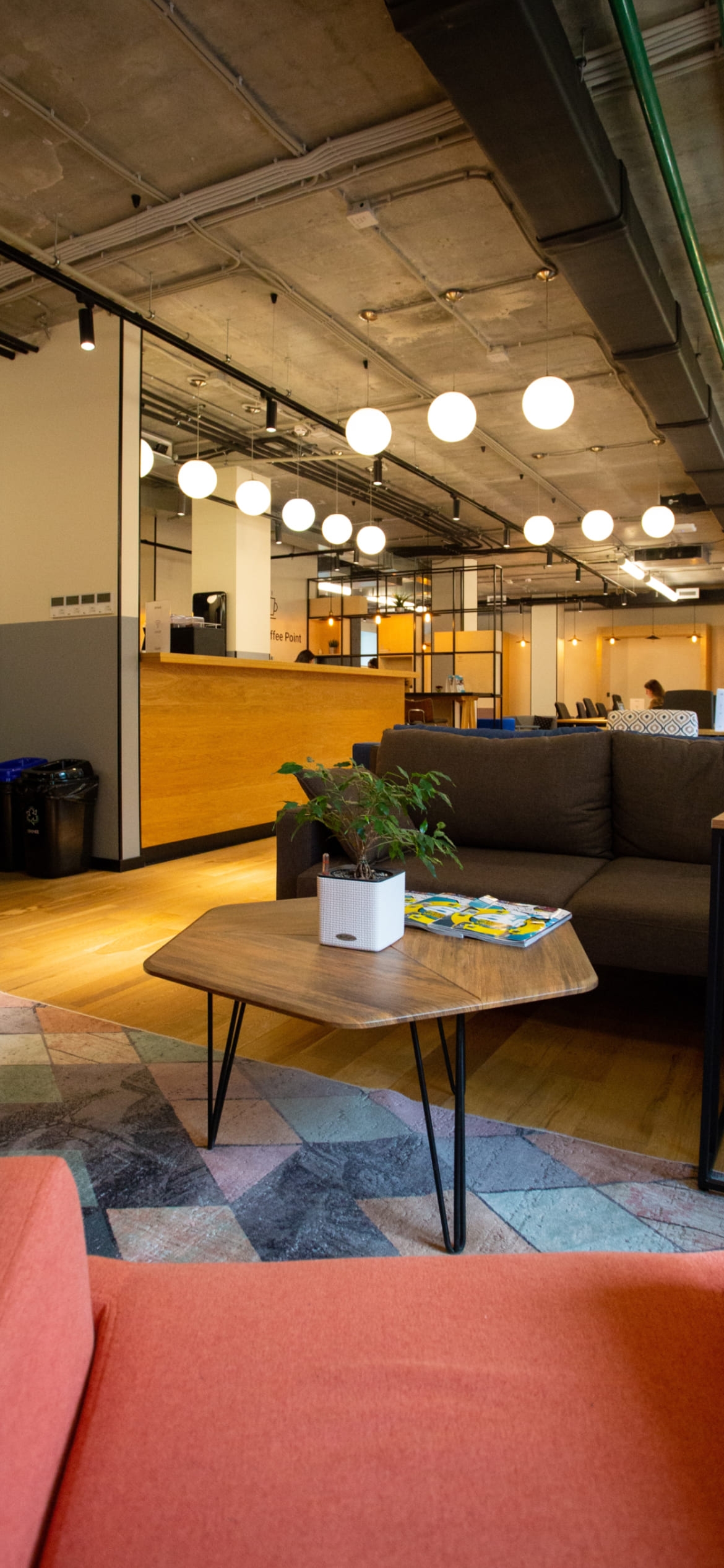 コワーキングスペースの1170 x 2532 / スマホ壁紙