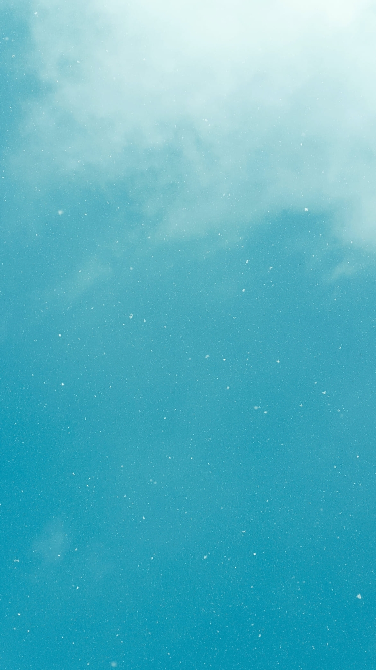 水色の綺麗な星空の750 x 1334 / スマホ壁紙