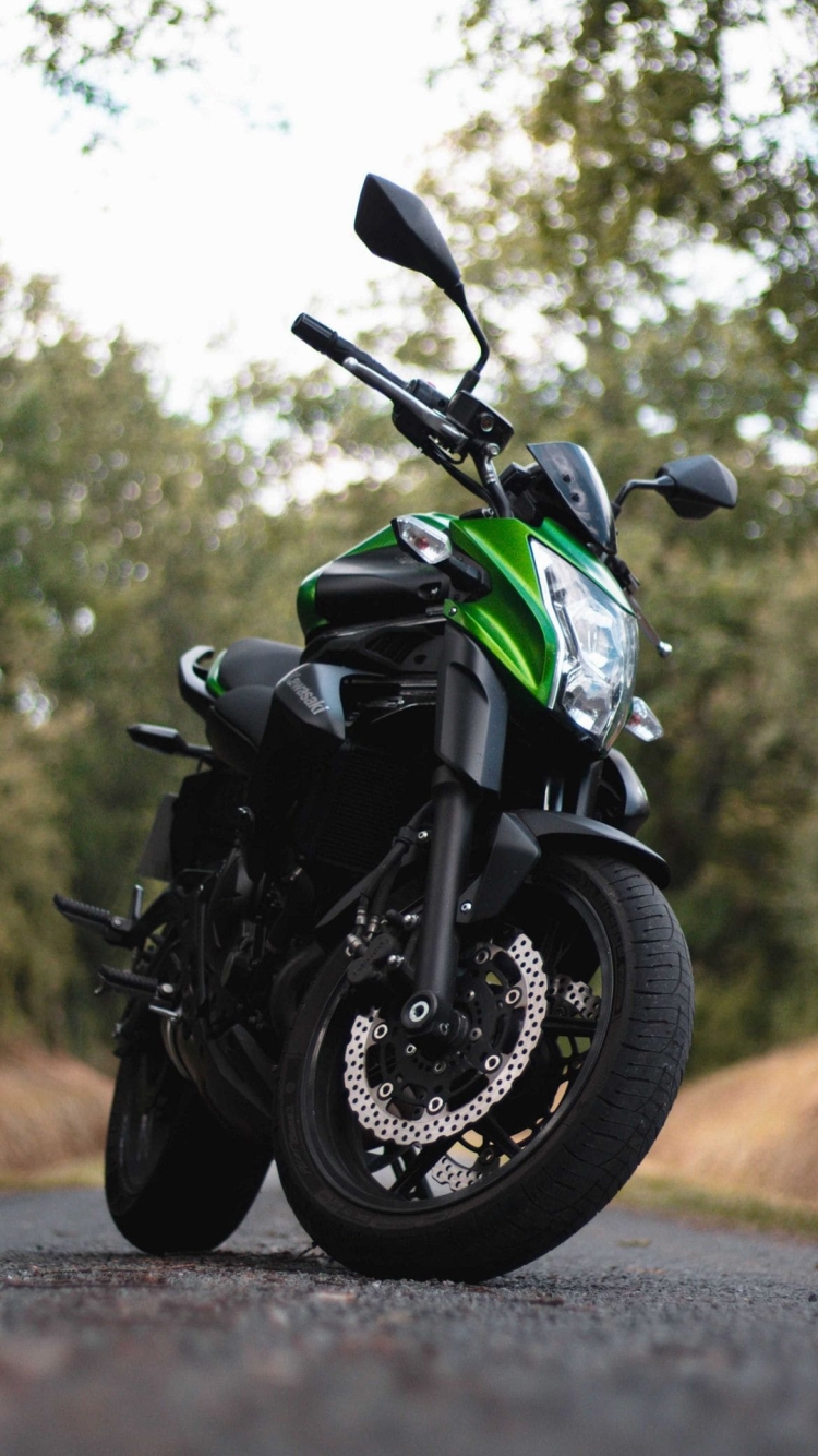 緑と黒のバイクの750 x 1334 / スマホ壁紙
