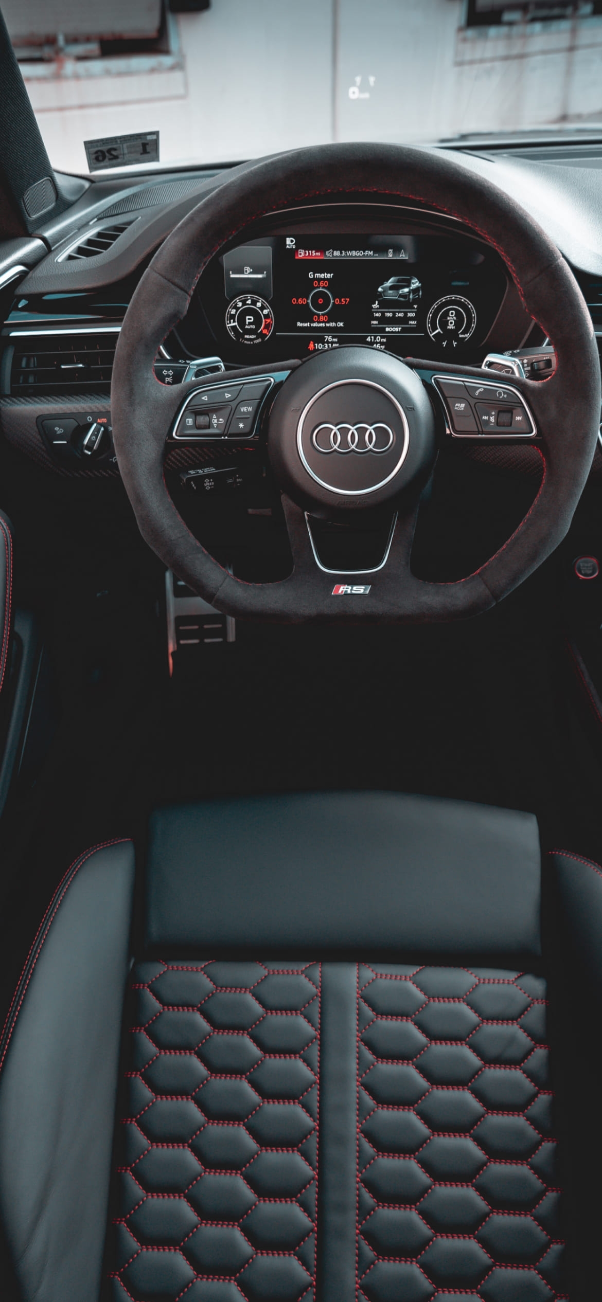 アウディの運転席の1170 x 2532 / スマホ壁紙