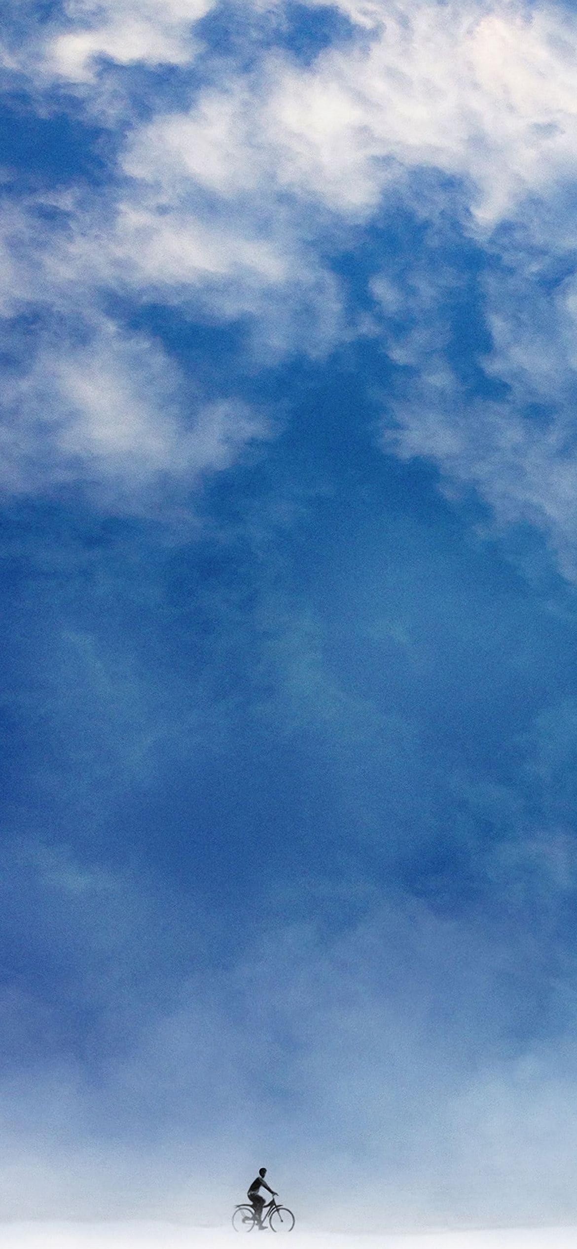 青空 白い雲の1170 x 2532 / スマホ壁紙
