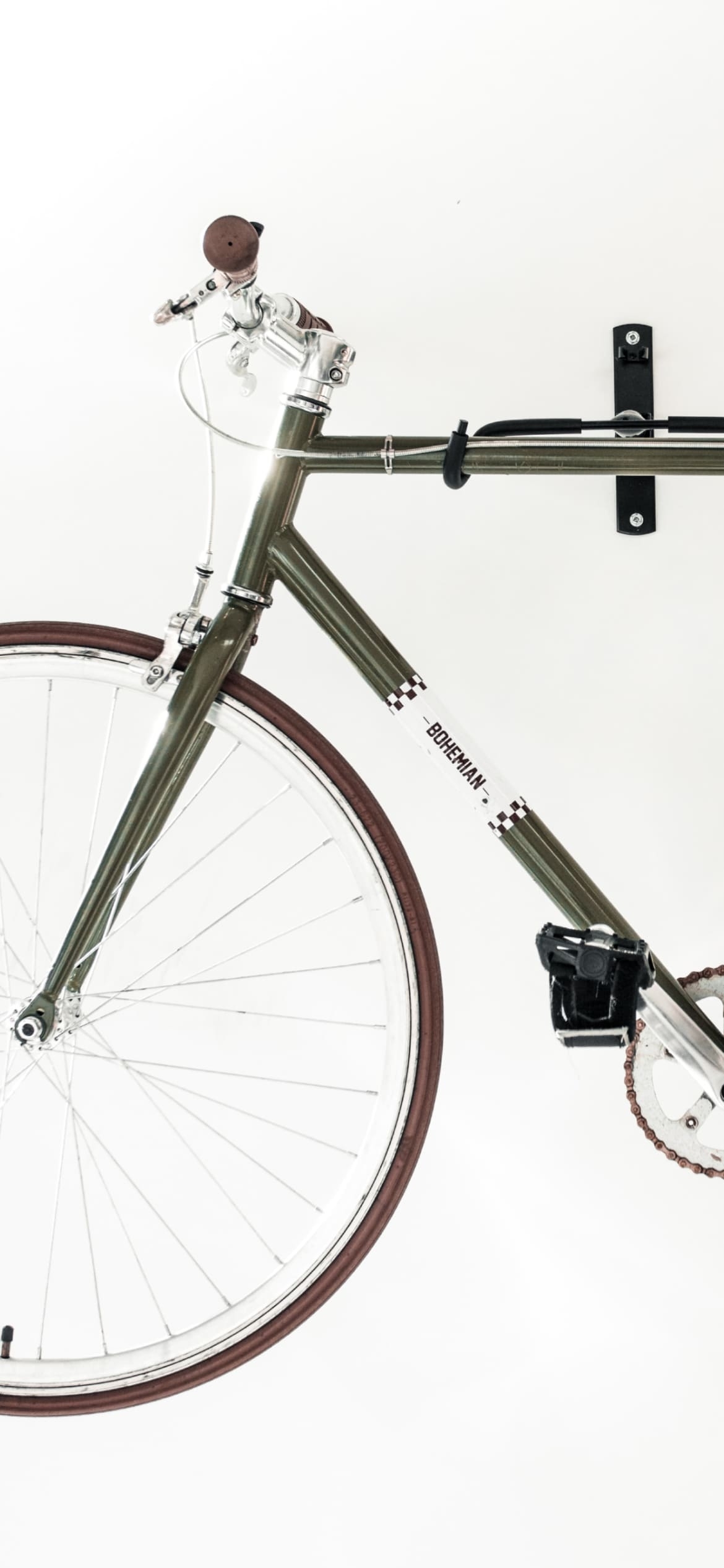 緑の自転車 BOHEMIANの1170 x 2532 / スマホ壁紙