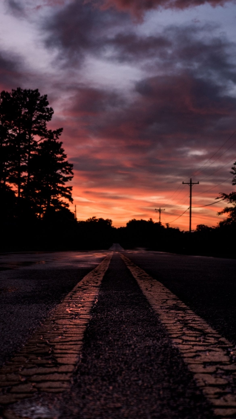 夕暮れ 黒い道路の750 x 1334 / スマホ壁紙