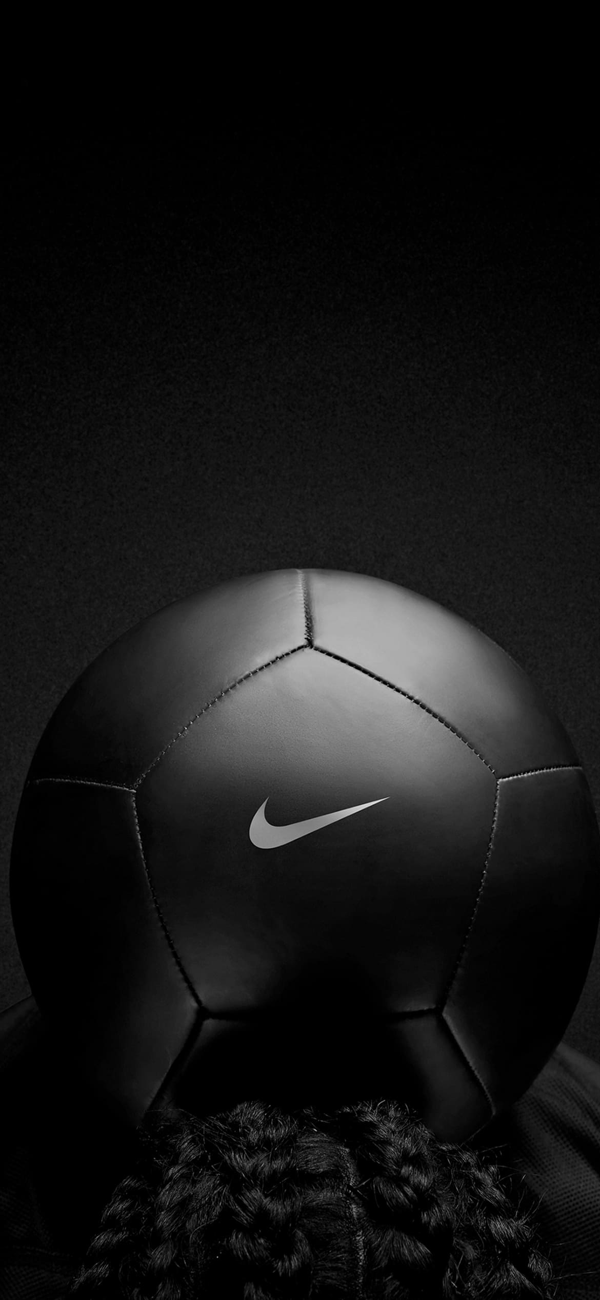 NIKE 黒いボールの1170 x 2532 / スマホ壁紙