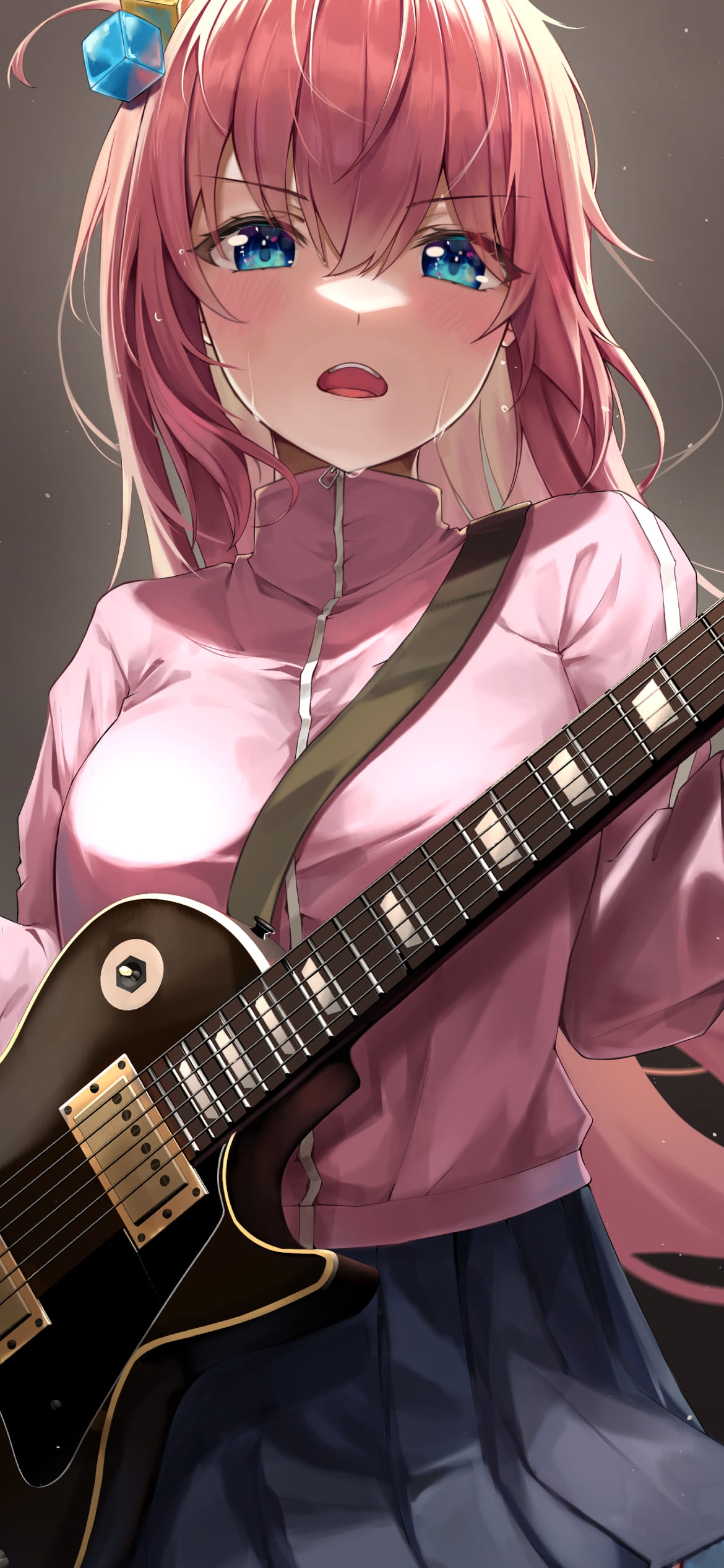 スポットライトを浴びながら黒いギターを弾いている後藤ひとり / ぼっち・ざ・ろっく! / ファンアート / イラストの1170 x 2532 / スマホ壁紙