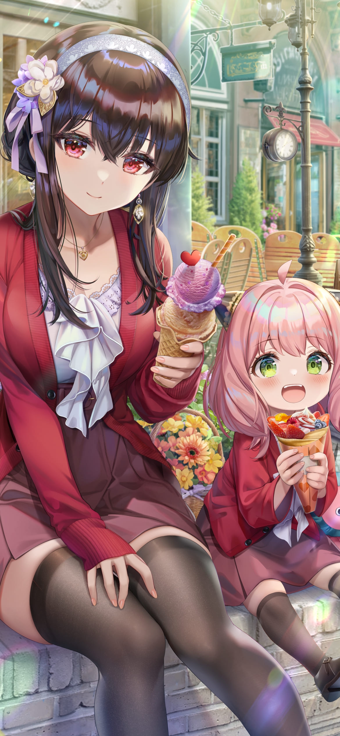 ストロベリーアイスを食べるヨル・フォージャー / クレープを食べるアーニャ・フォージャー / かわいい / おでかけ / スパイファミリー / ファンアート / イラストの1170 x 2532 / スマホ壁紙