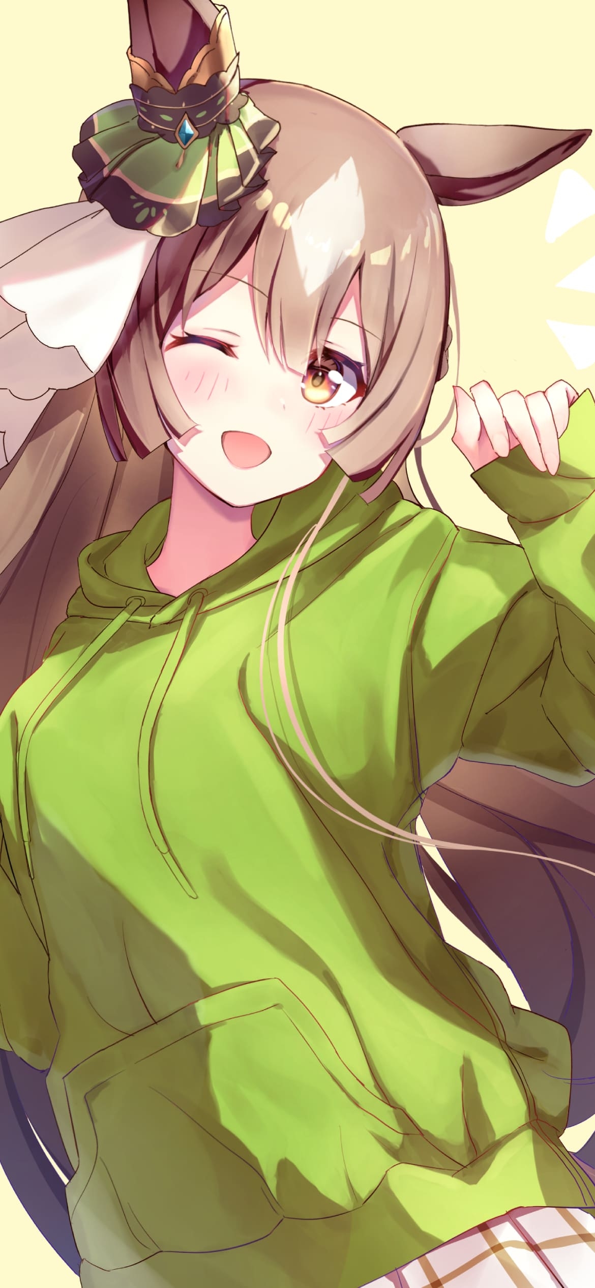 緑のパーカーを着てウィンクをするサトノダイヤモンド / ウマ娘プリティーダービー / ファンアート / イラストの1170 x 2532 / スマホ壁紙