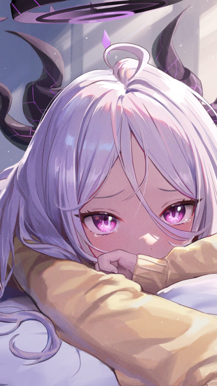 布団にうつぶせになるかわいい空崎ヒナ(そらさき ひな) / ブルアカ / ブルーアーカイブ / ファンアート / イラストの750 x 1334 / スマホ壁紙
