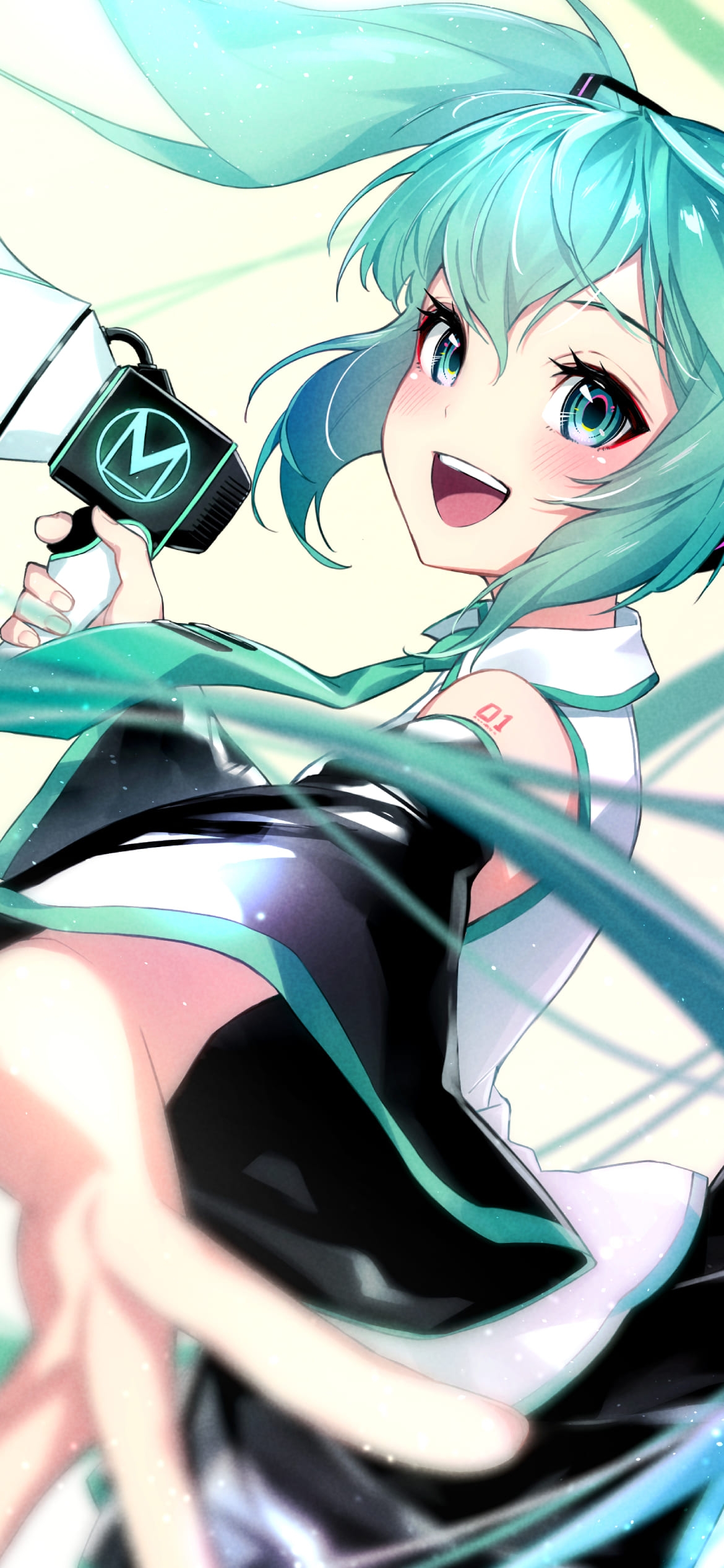Mのロゴマークが入った拡声器で唄う初音ミク / ボカロ / ボーカロイドの1170 x 2532 / スマホ壁紙 | 壁紙キングダム