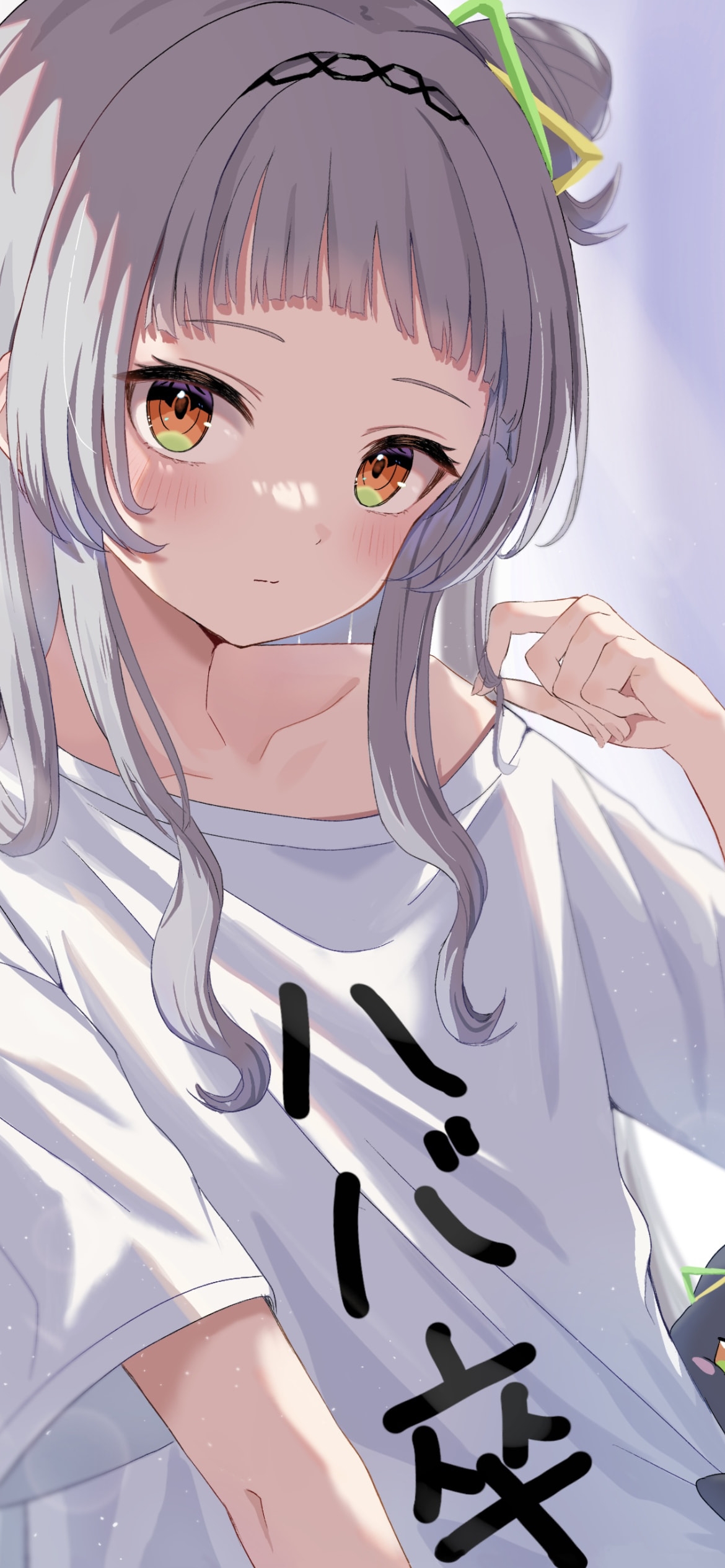 かわいい紫咲シオン / ハバ卒 / Tシャツ / ホロライブ / バーチャルYouTuber / Vtuber / ファンアート / イラストの1170 x 2532 / スマホ壁紙