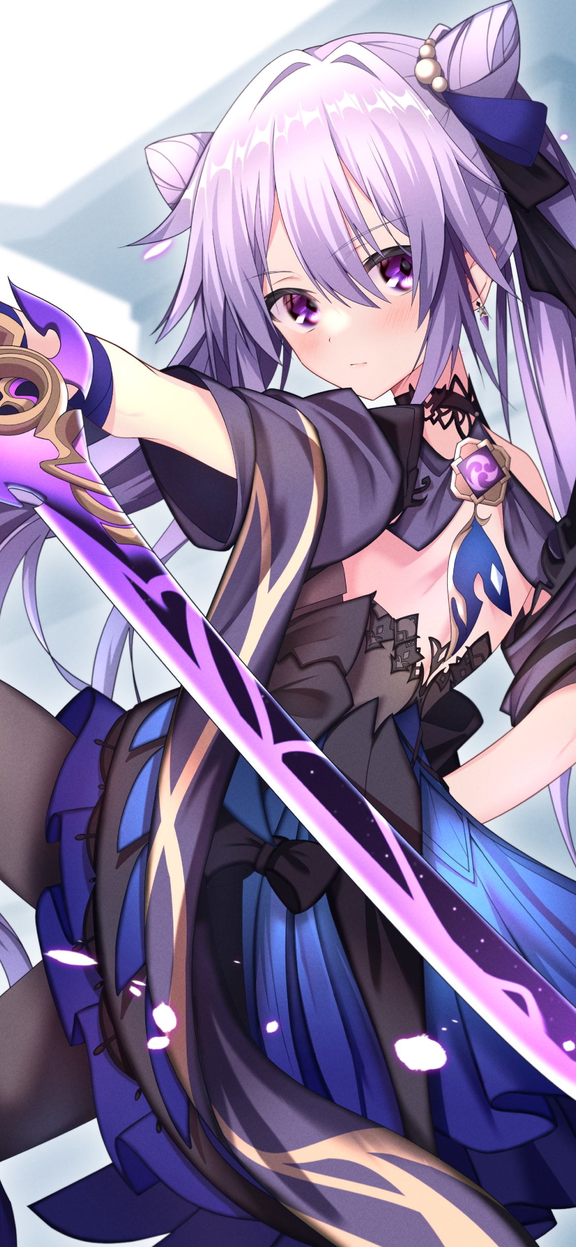 紫の大剣を持ち構えるかわいい刻晴 / 原神の1170 x 2532 / スマホ壁紙