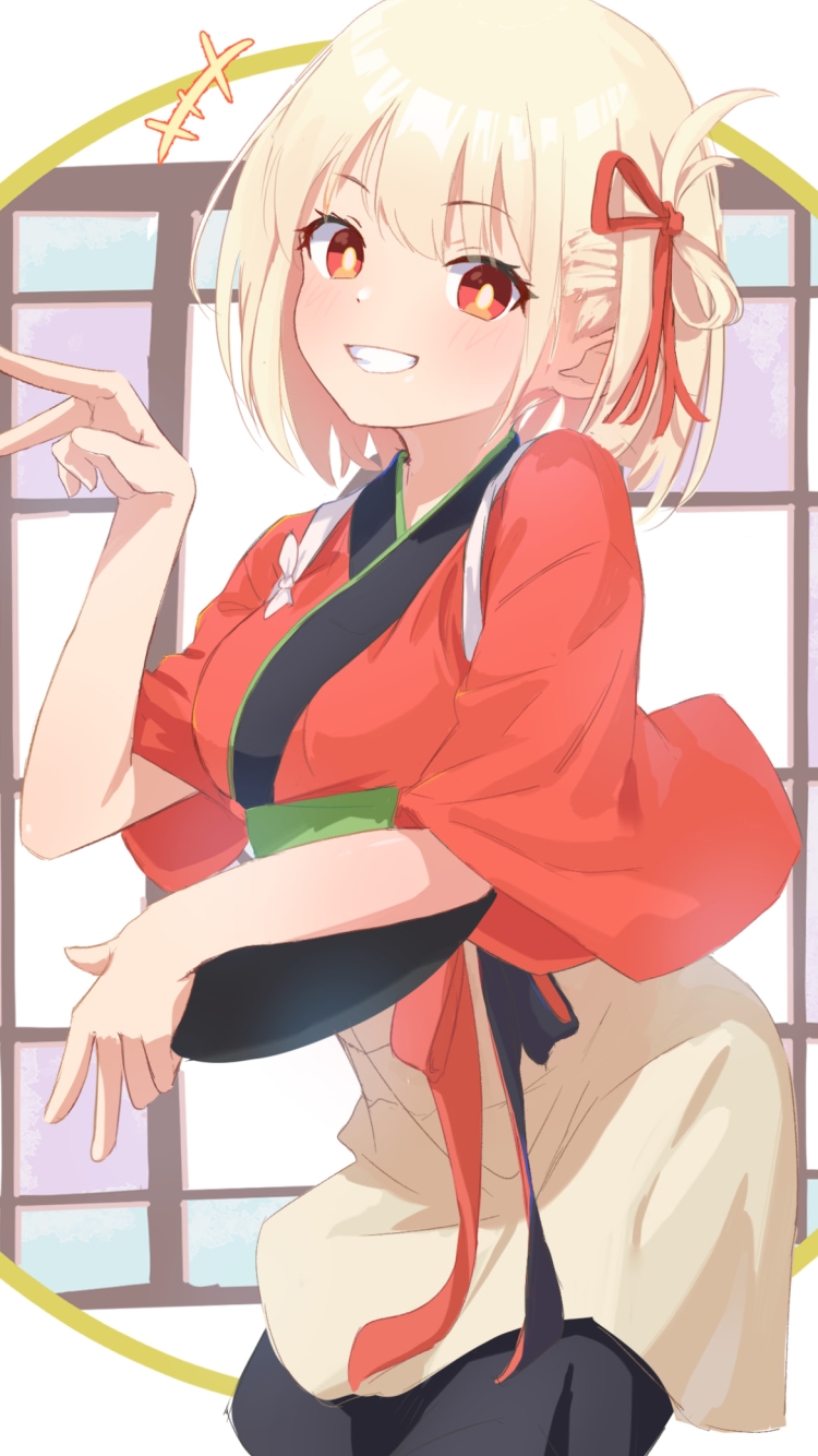 お盆を持ってピースをする錦木千束（にしきぎ ちさと） / リコリス・リコイルの750 x 1334 / スマホ壁紙