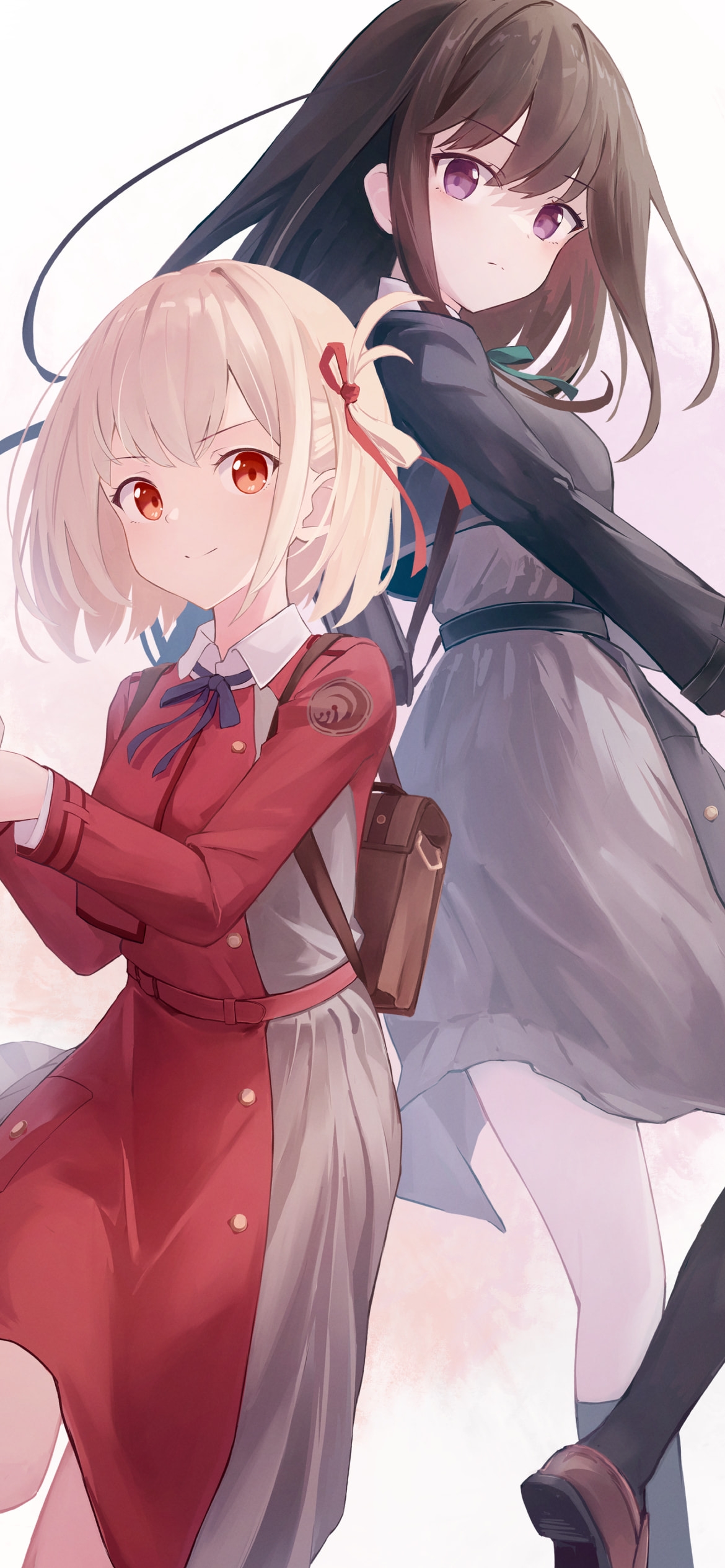 銃をかまえるめちゃくちゃかわいい錦木千束（にしきぎ ちさと）と井ノ上たきな（いのうえ たきな） / リコリス・リコイルの1170 x 2532 / スマホ壁紙