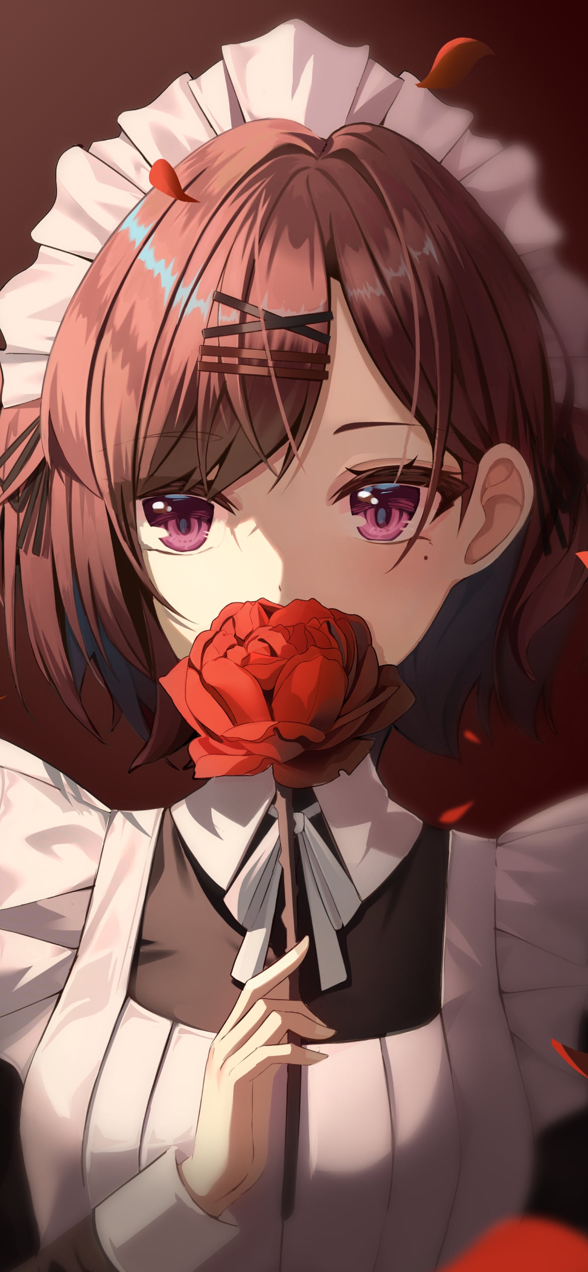 口元に赤い薔薇をあてる樋口円香(ひぐち まどか) / アイドルマスターシャイニーカラーズの1170 x 2532 / スマホ壁紙