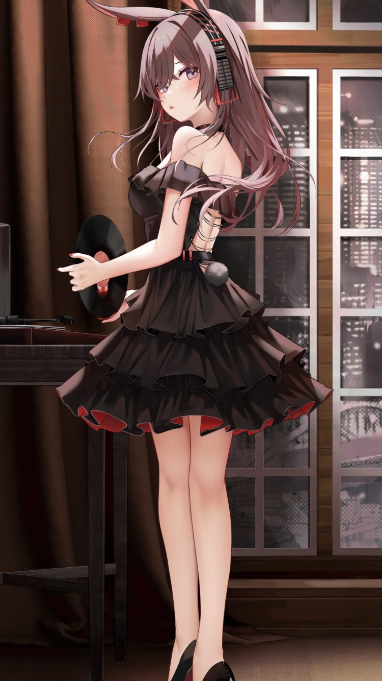 レコードを持ちながら振り向くエイプリル / 黒いドレス / アークナイツの750 x 1334 / スマホ壁紙