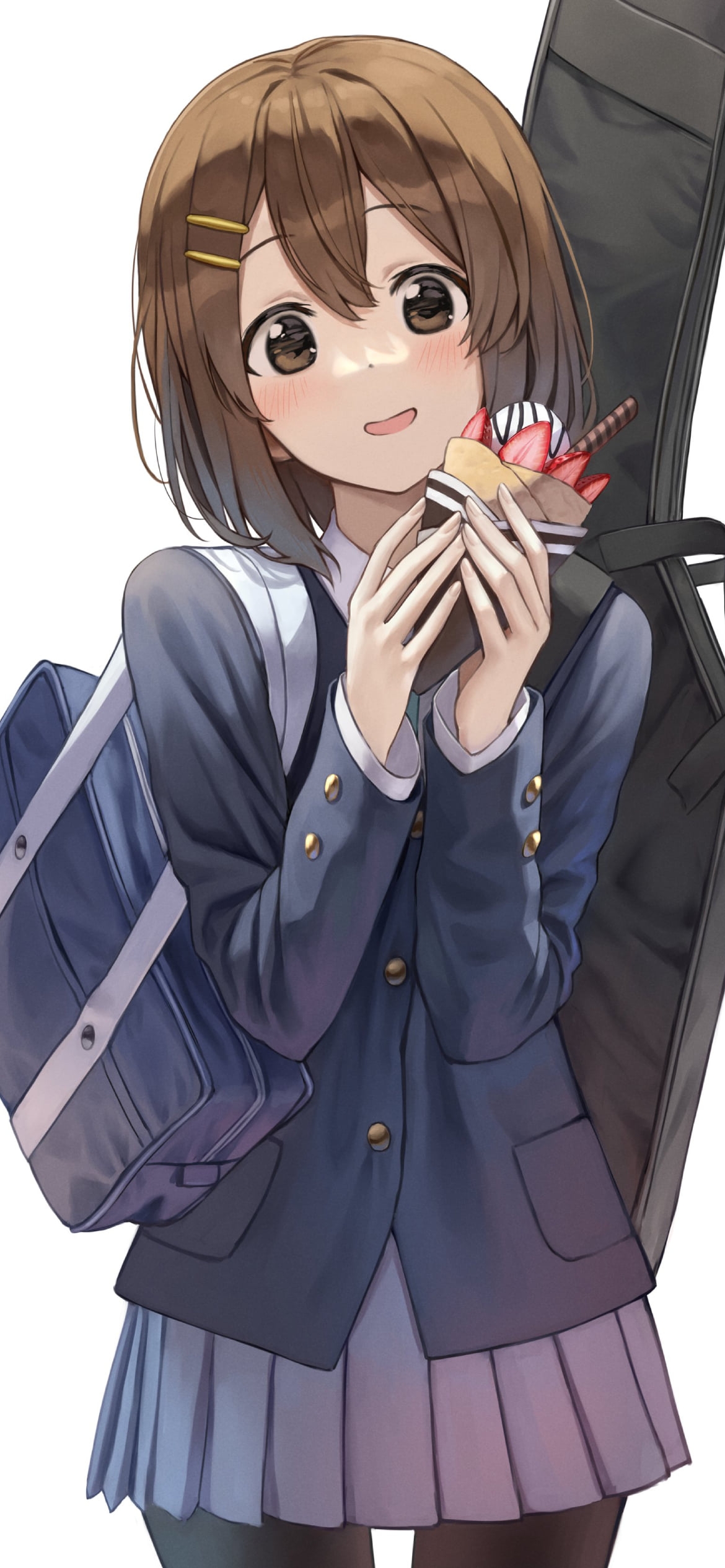 苺とチョコのクレープを持つ制服姿の可愛い平沢唯（ひらさわ ゆい） / けいおん!の1170 x 2532 / スマホ壁紙