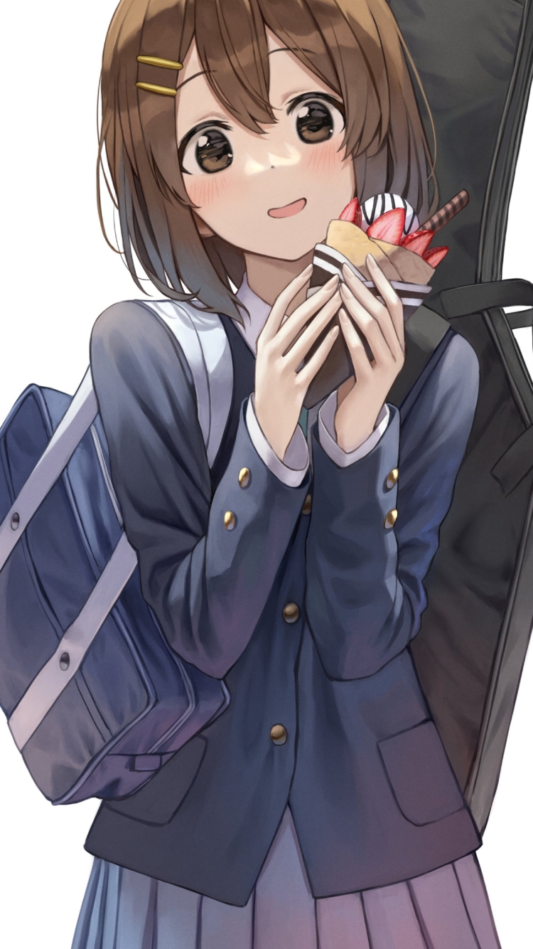 苺とチョコのクレープを持つ制服姿の可愛い平沢唯（ひらさわ ゆい） / けいおん!の750 x 1334 / スマホ壁紙
