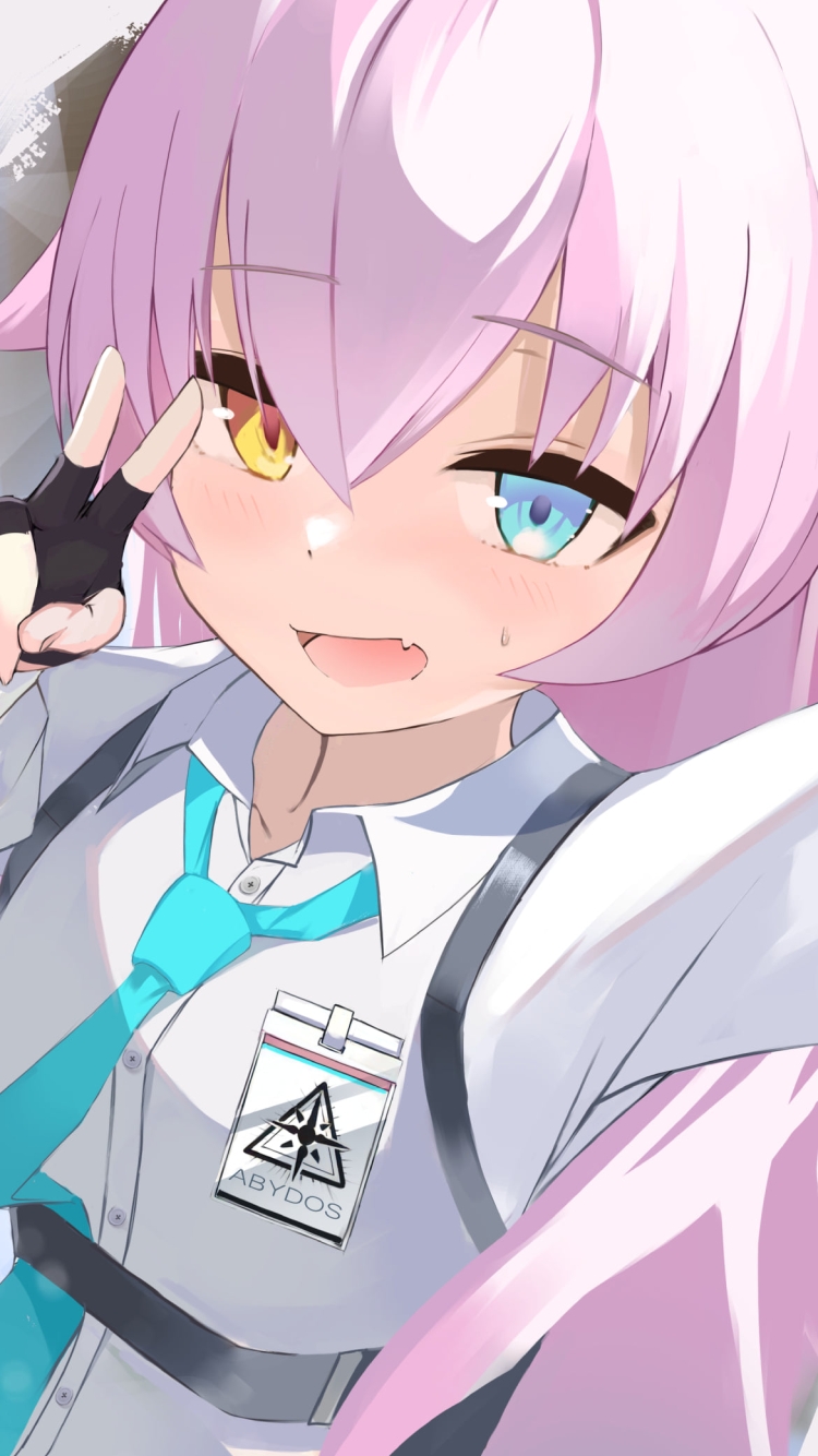 セルフィーを撮る小鳥遊ホシノ / ブルアカ / ブルーアーカイブの750 x 1334 / スマホ壁紙