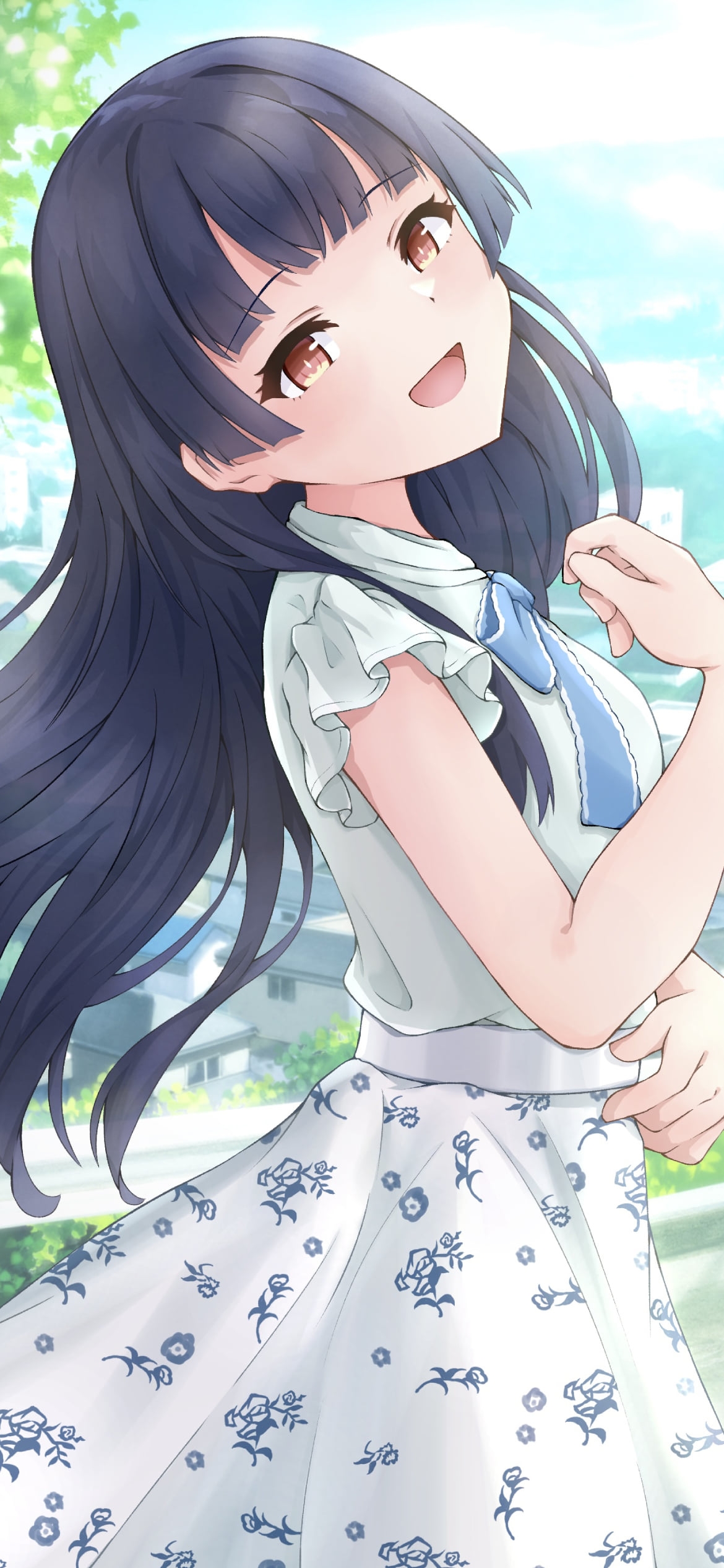 笑顔の白い洋服を着た黛冬優子 (まゆずみ ふゆこ) / アイドルマスターシャイニーカラーズの1170 x 2532 / スマホ壁紙
