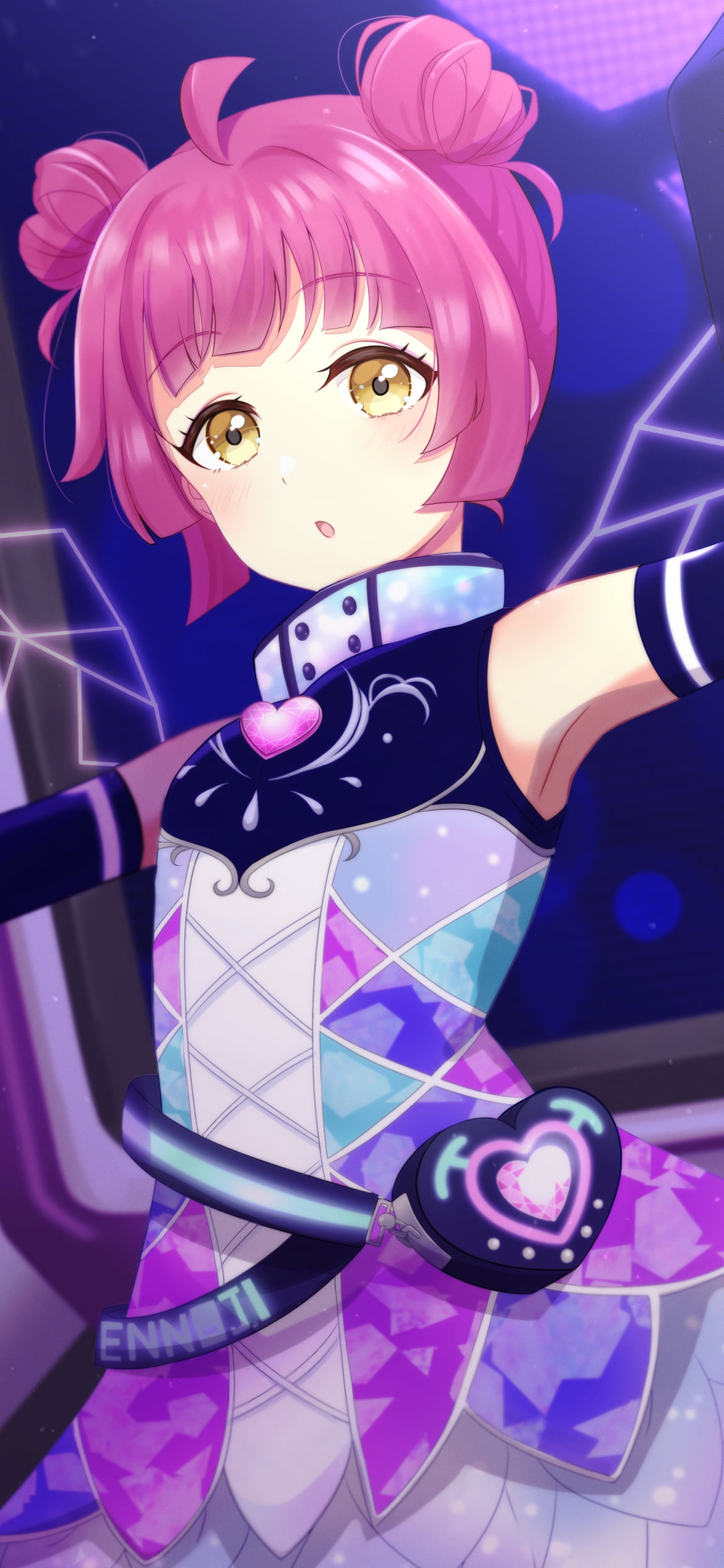 ステージ上で両手を挙げて変なポーズを取る天王寺璃奈 / 虹ヶ咲学園スクールアイドル同好会の1170 x 2532 / スマホ壁紙
