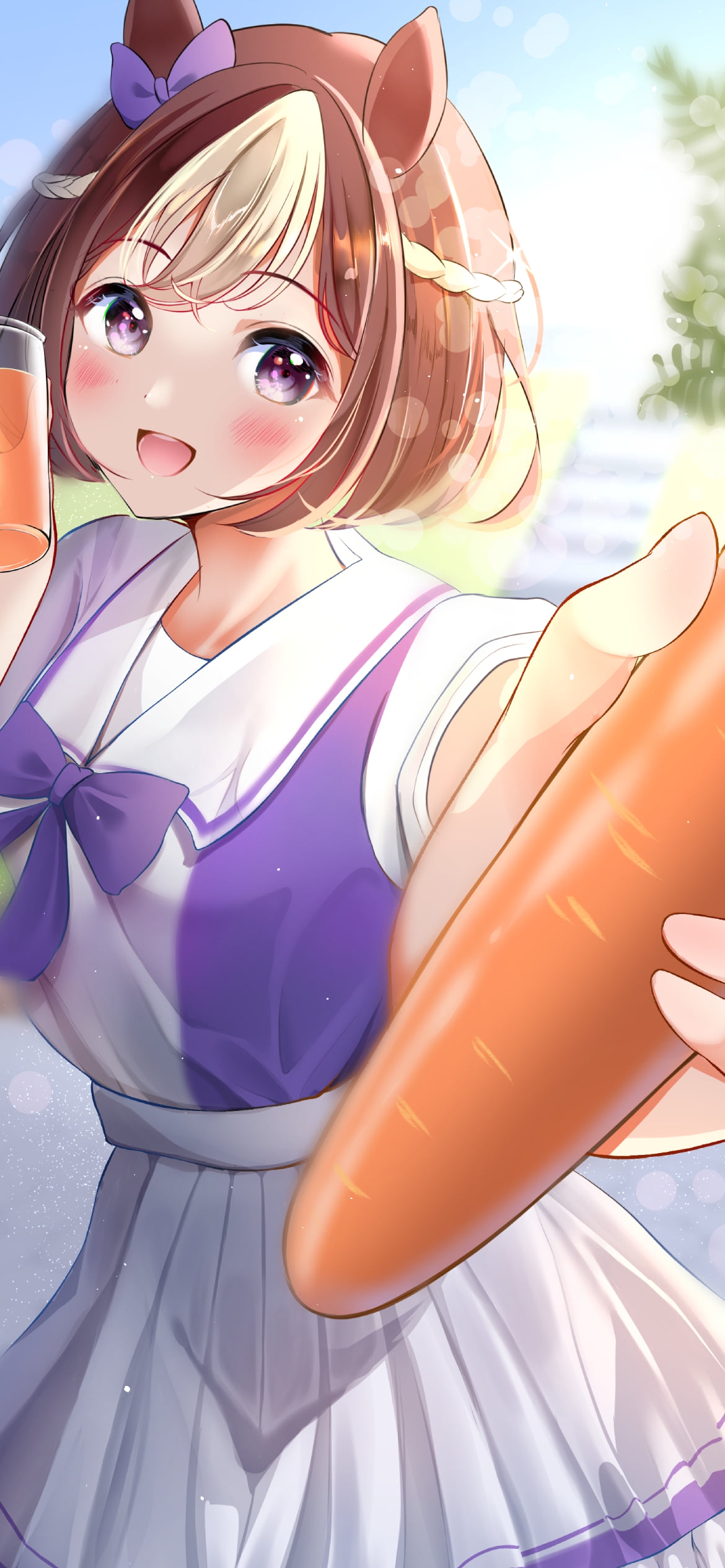 人参ジュースを飲みながら人参を差し出すスペシャルウィーク / ウマ娘プリティーダービーの1170 x 2532 / スマホ壁紙