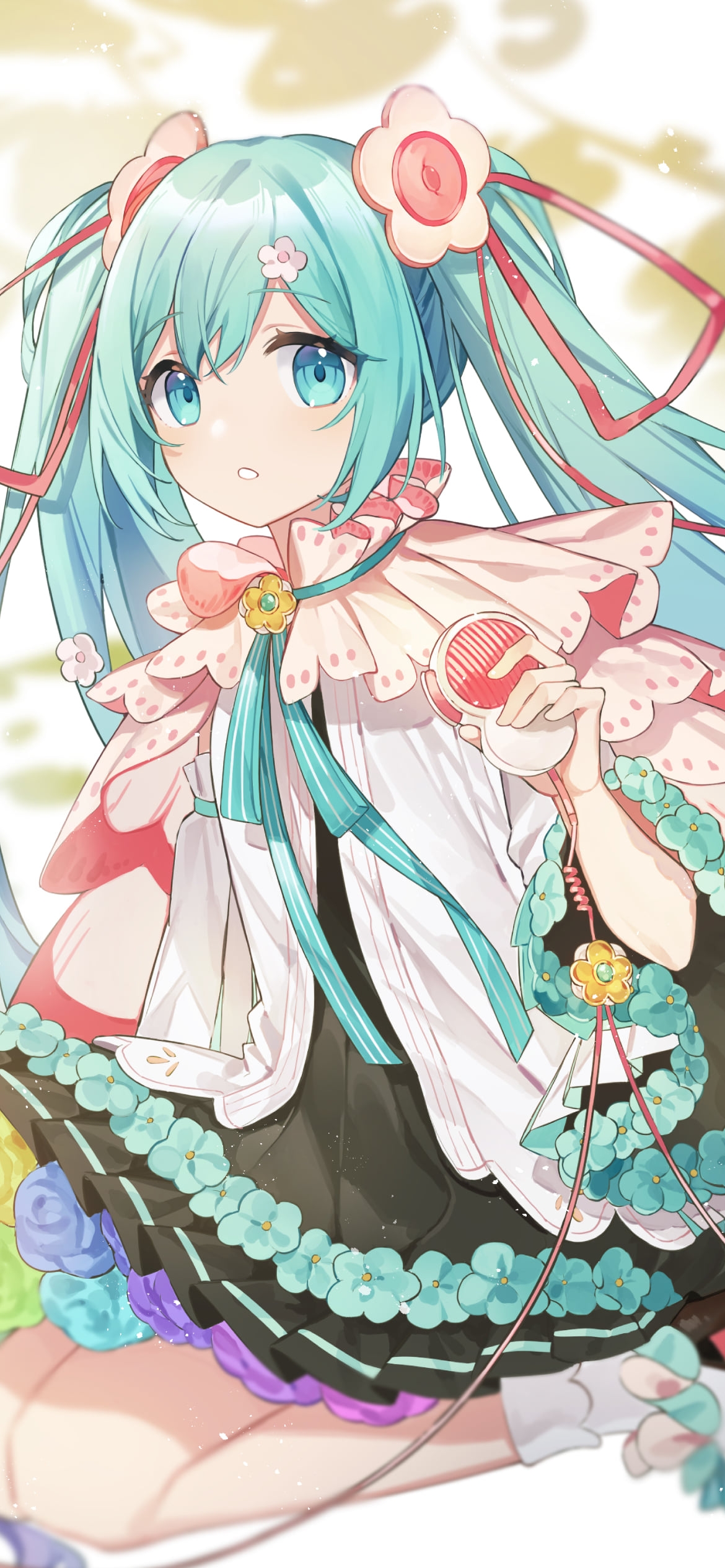 花が沢山ついた服を着た可愛い初音ミク / マジカルミライ / ボカロ / ボーカロイドの1170 x 2532 / スマホ壁紙