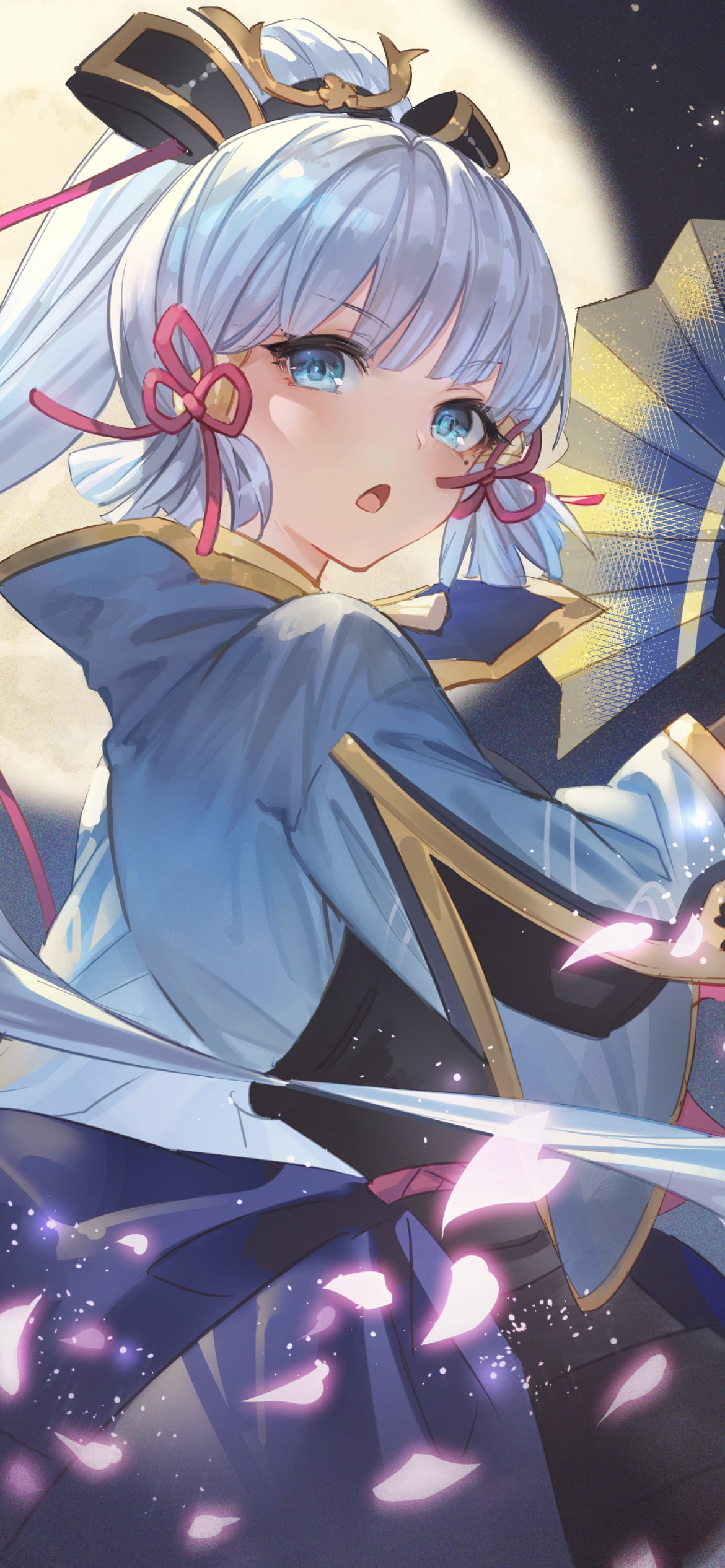 満月と扇子を持ち舞う神里綾華 / 舞い散る桜の花びら / 原神の1170 x 2532 / スマホ壁紙
