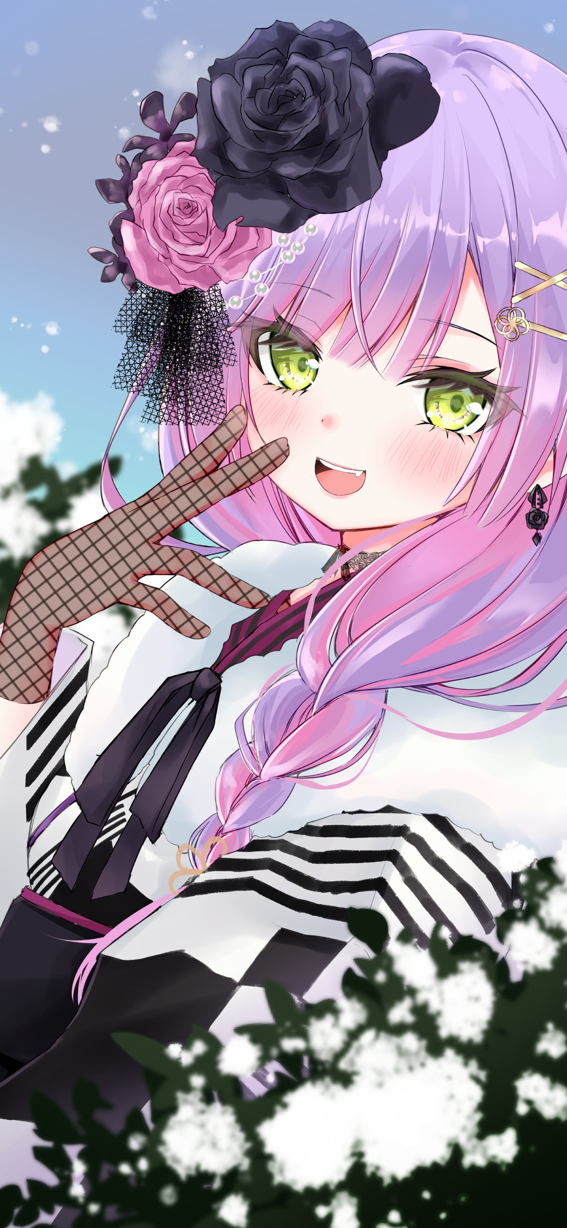 白い花と笑顔の常闇トワ / ホロライブ / バーチャルYouTuber / Vtuberの1170 x 2532 / スマホ壁紙