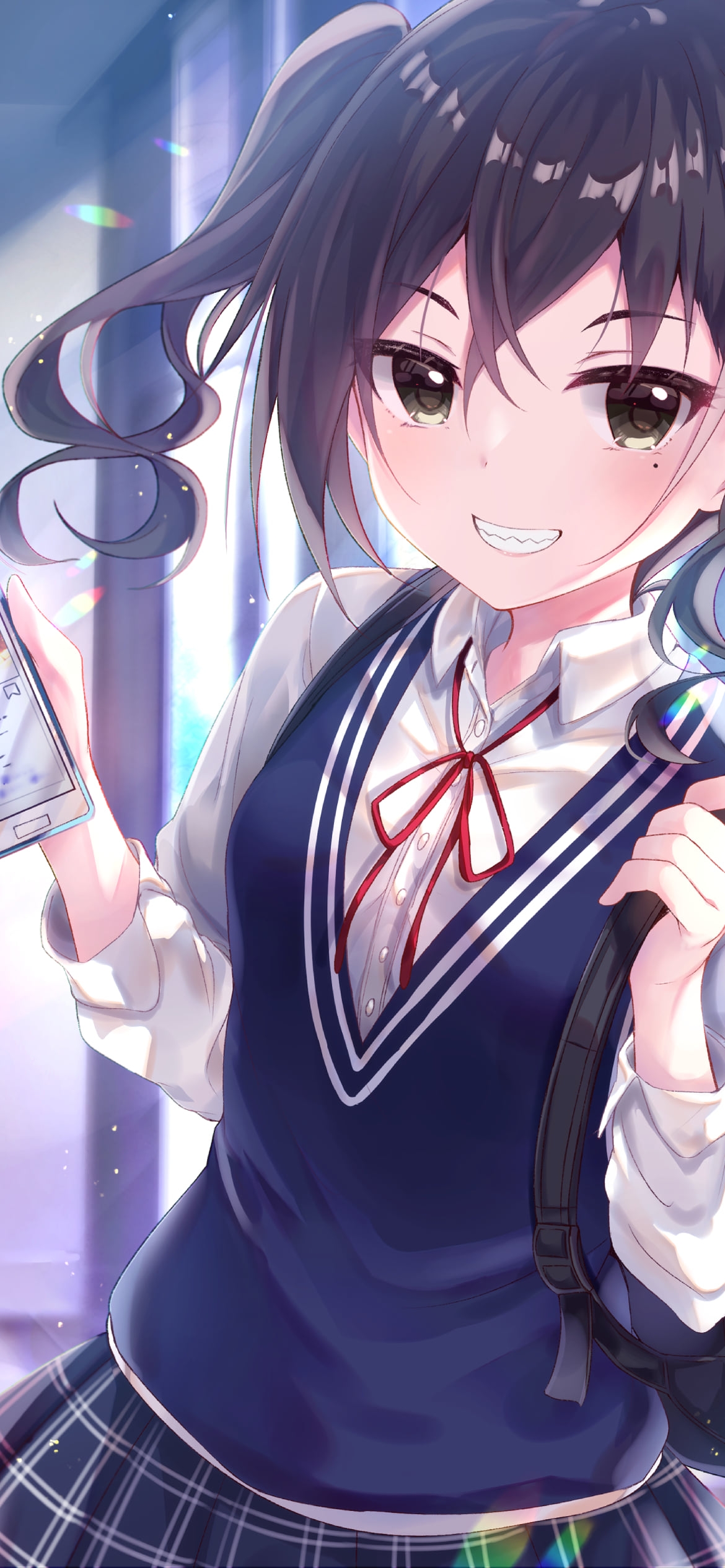 スマホを持ち笑う砂塚あきら / 青いリュック / アイドルマスターシンデレラガールズの1170 x 2532 / スマホ壁紙
