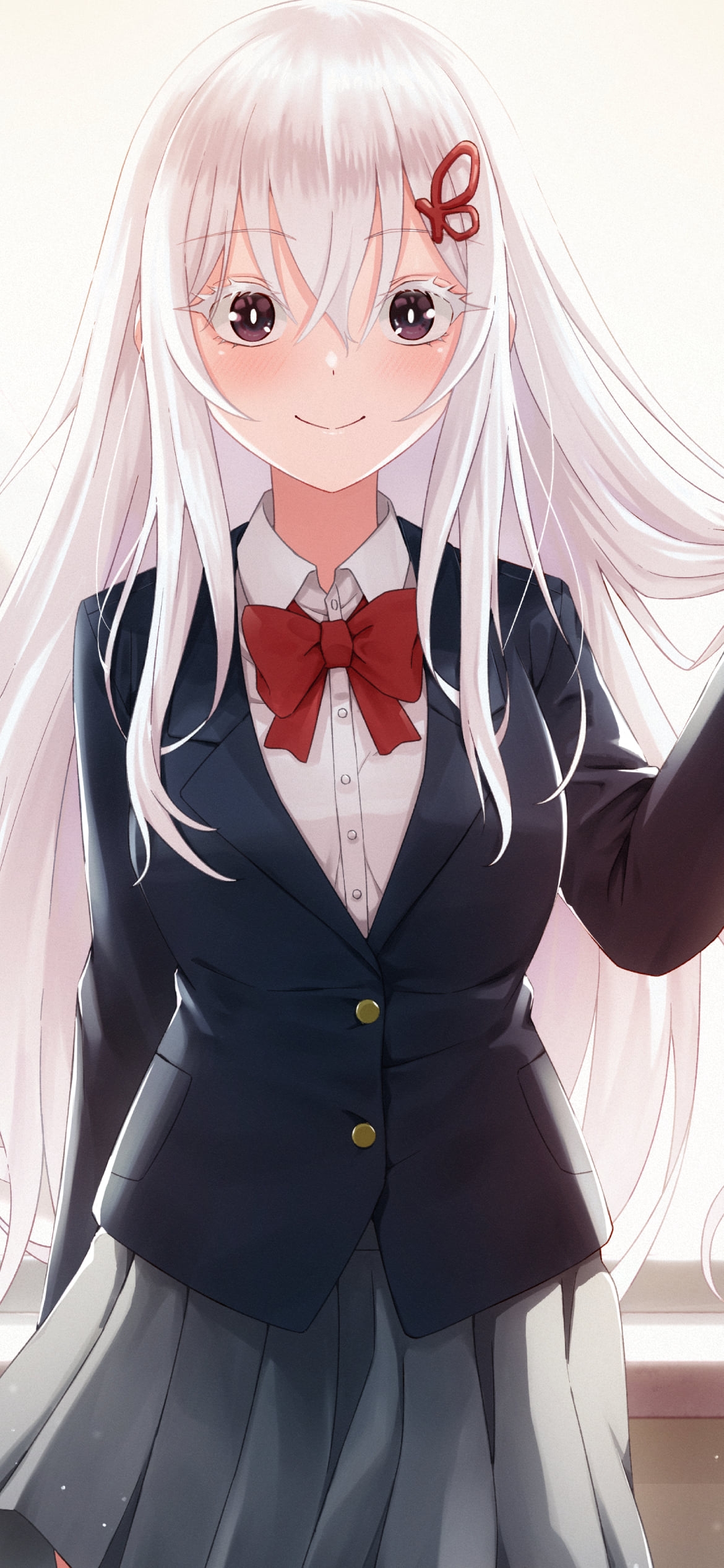 窓際で微笑むセーラー服を着たエキドナ / re:ゼロから始める異世界生活の1170 x 2532 / スマホ壁紙