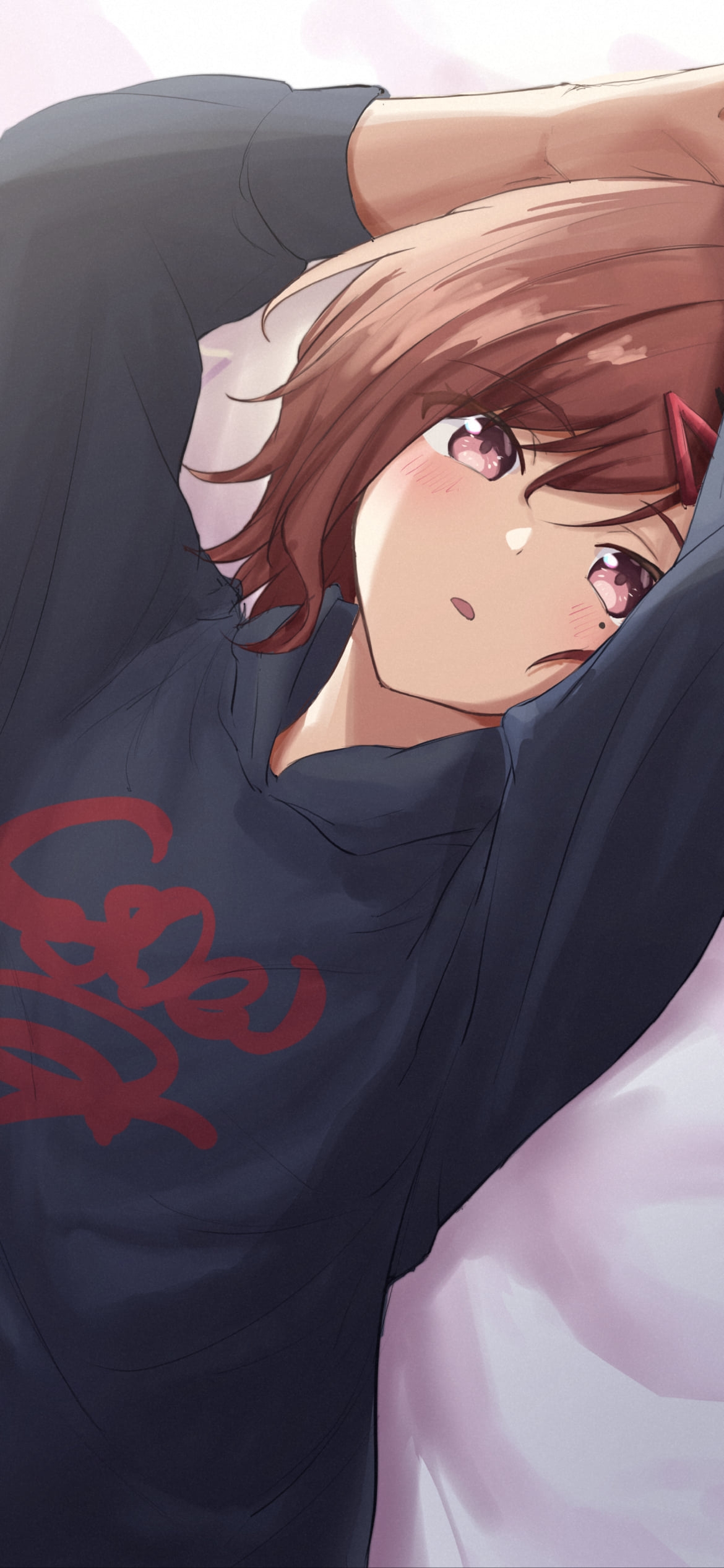 仰向けでこちらを見つめる樋口円香 / アイドルマスターシャイニーカラーズの1170 x 2532 / スマホ壁紙