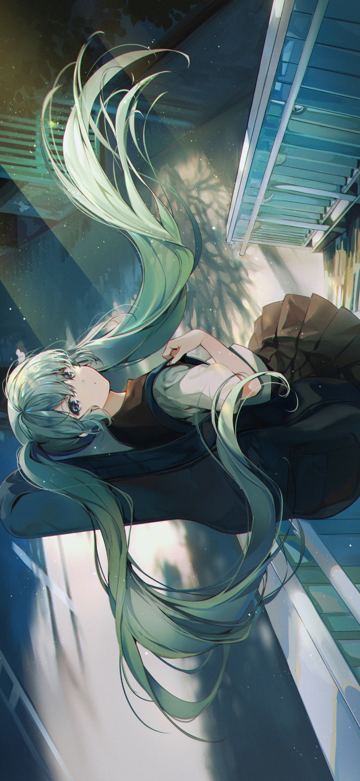 歩道橋で振り返るギターを担いだ初音ミク / 綺麗 / ボカロ / ボーカロイドの1170 x 2532 / スマホ壁紙