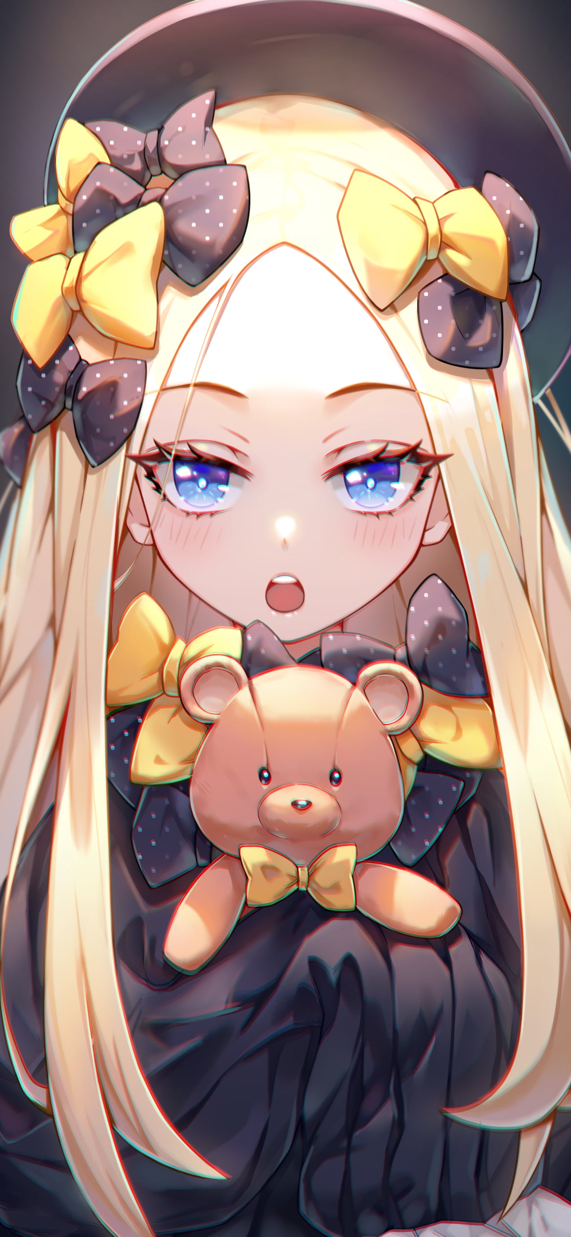 熊のぬいぐるみを抱いてこちらに話しかけるアビゲイル・ウィリアムズ / fate/grand orderの1170 x 2532 / スマホ壁紙