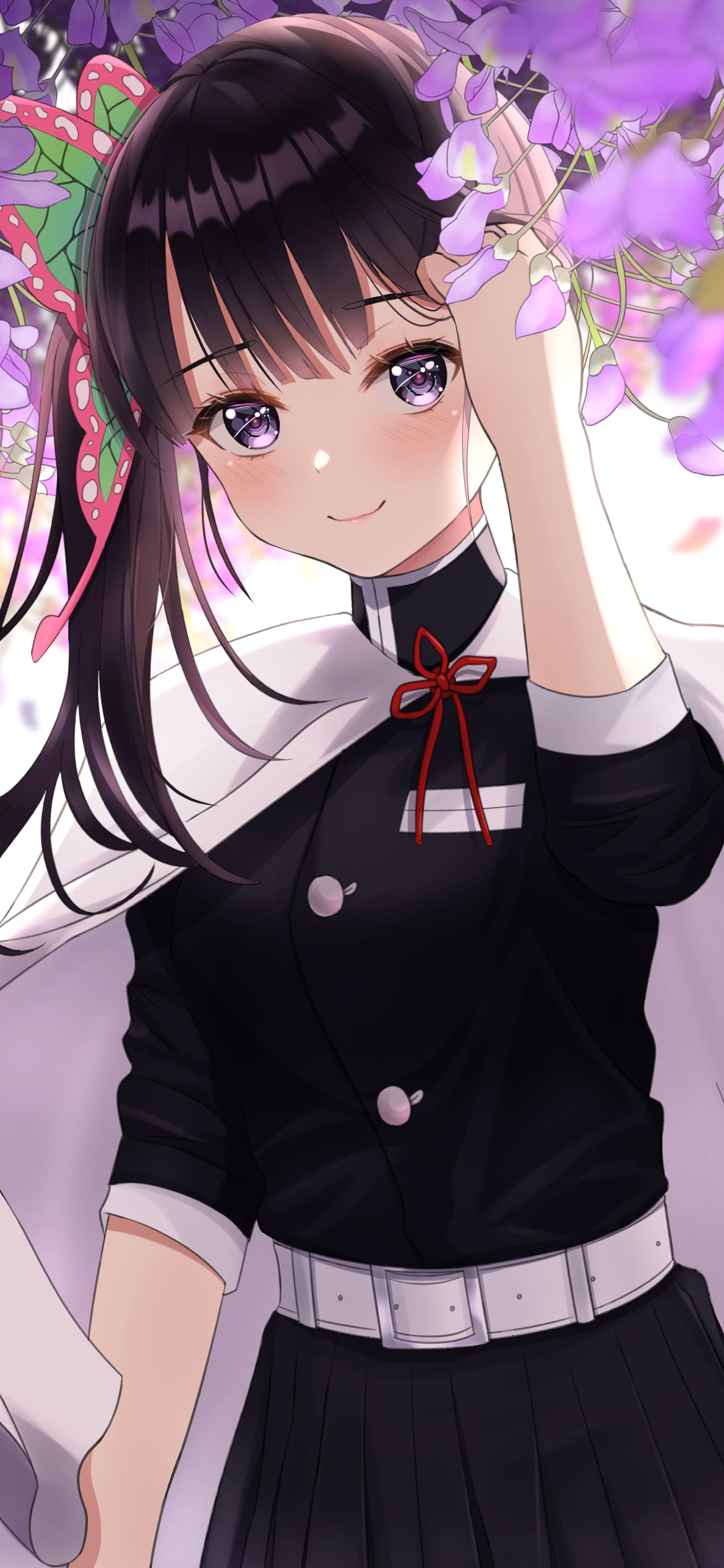 藤の花と微笑む栗花落カナヲ(つゆりカナヲ) / 鬼滅の刃の1170 x 2532 / スマホ壁紙