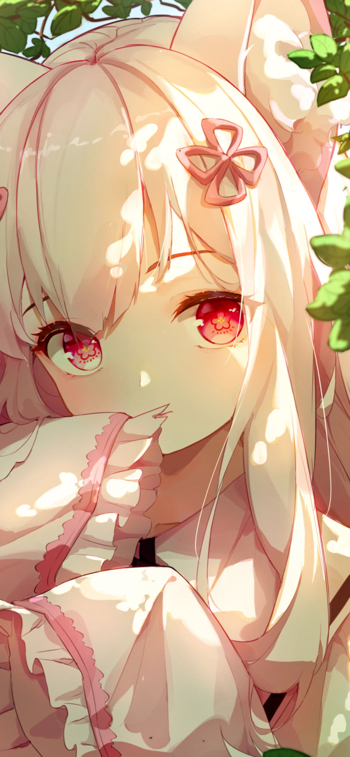 緑の草木と微笑むソイ / soy / バーチャルYouTuber / Vtuberの1170 x 2532 / スマホ壁紙