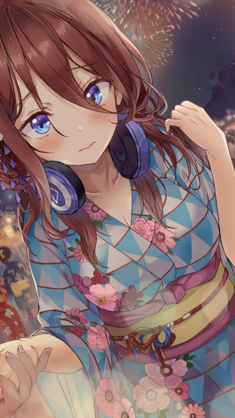 夏祭りで青い浴衣を着る可愛い中野三玖 / 打ち上げ花火 / 屋台 / 五等分の花嫁の750 x 1334 / スマホ壁紙