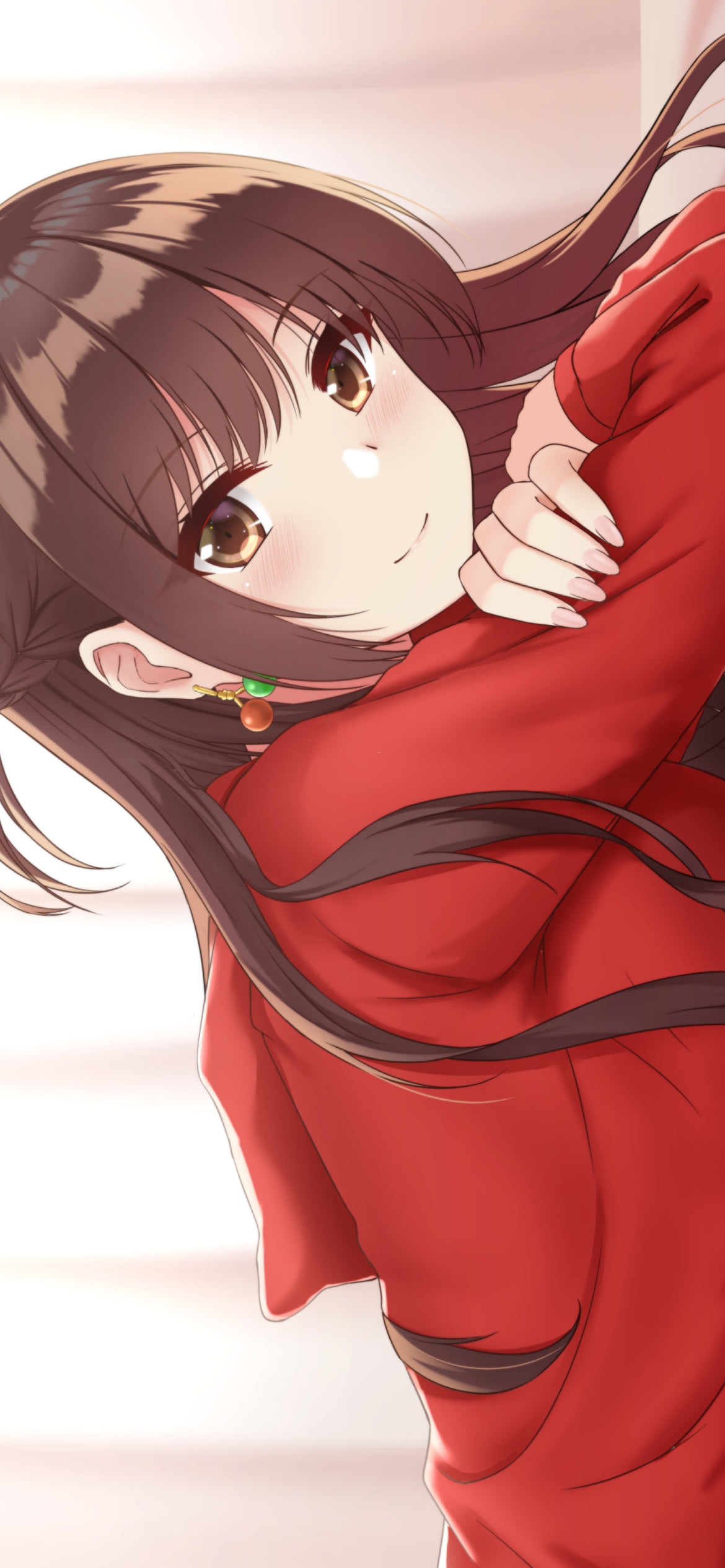 こちらを見つめる赤い服を着た可愛い水原千鶴 / 彼女、お借りしますの1170 x 2532 / スマホ壁紙