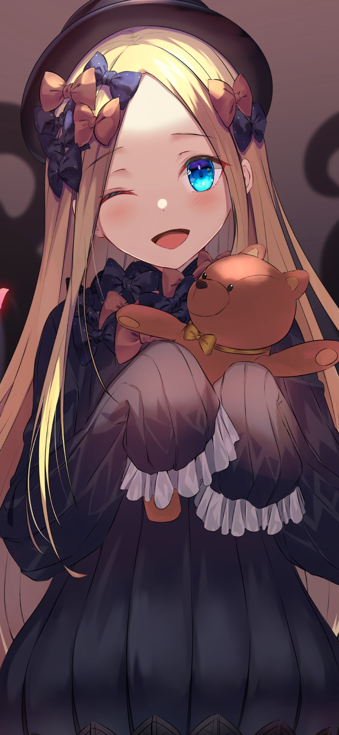 笑顔でウィンクするアビゲイル・ウィリアムズ / 青い蝶 / 紫の蝶 / Fateの1170 x 2532 / スマホ壁紙