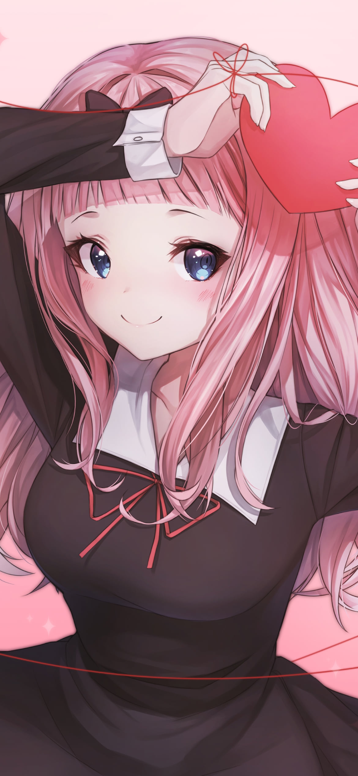 赤いハートを掲げる可愛い藤原千花 / かぐや様は告らせたい~天才たちの恋愛頭脳戦~の1170 x 2532 / スマホ壁紙