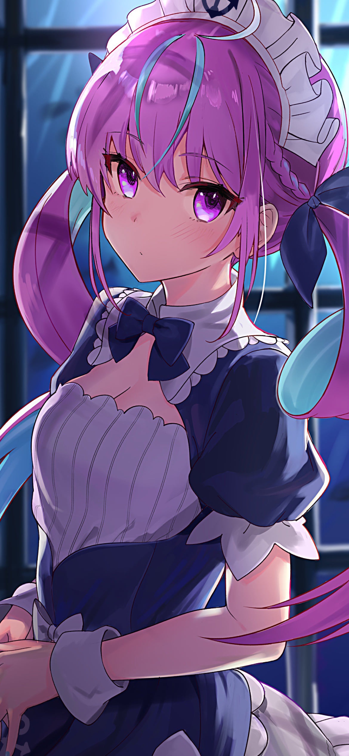 両手を組むメイド姿の可愛い湊あくあ / ホロライブ / バーチャルYouTuber / Vtuberの1170 x 2532 / スマホ壁紙