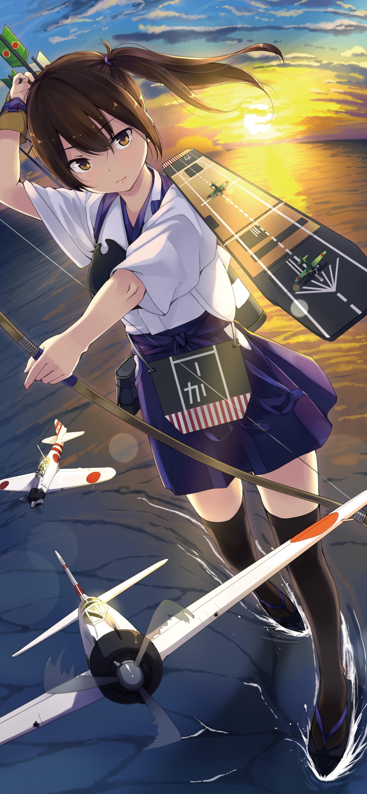 海上で弓を構える加賀 / 零戦 / 艦隊これくしょんの1170 x 2532 / スマホ壁紙