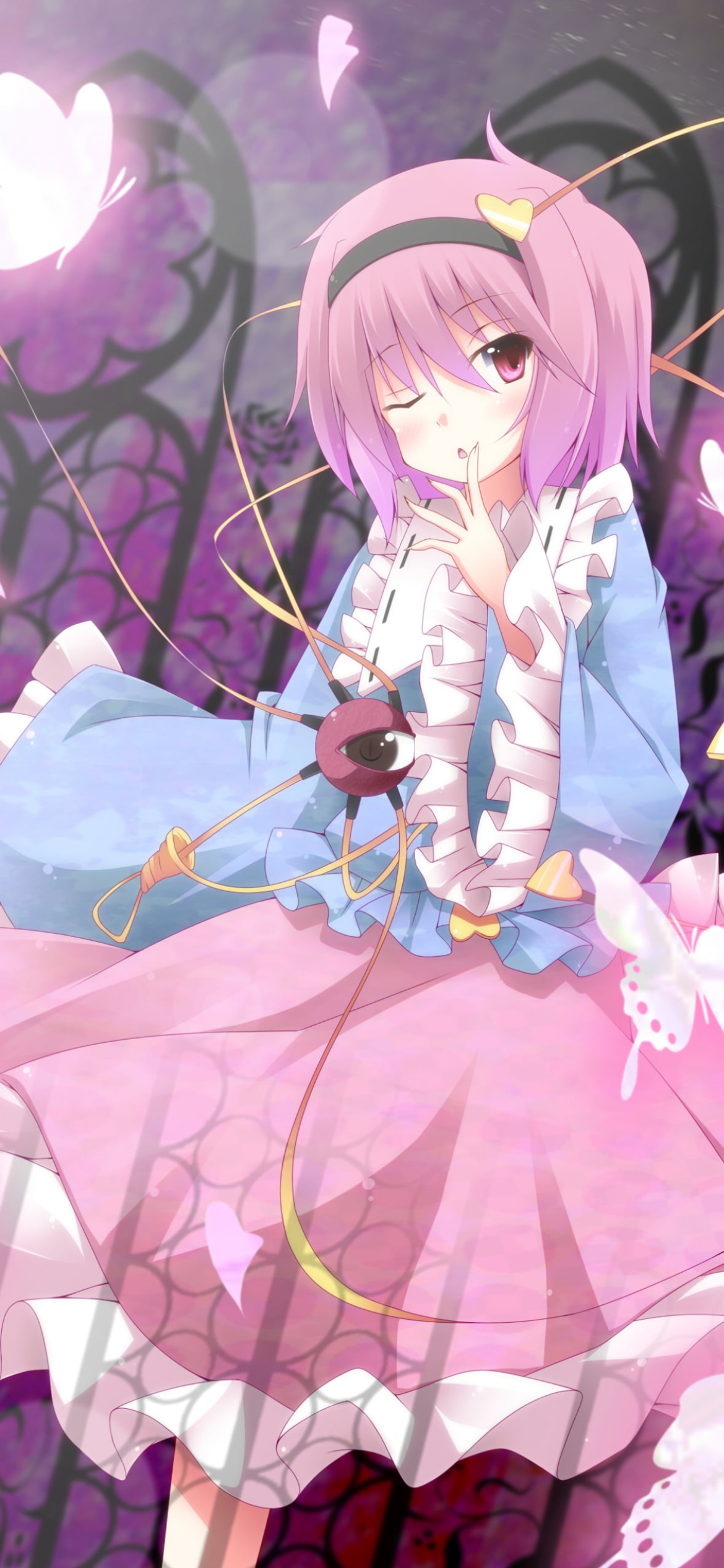 ピンクに光る蝶とウィンクする古明地さとり / 東方の1170 x 2532 / スマホ壁紙