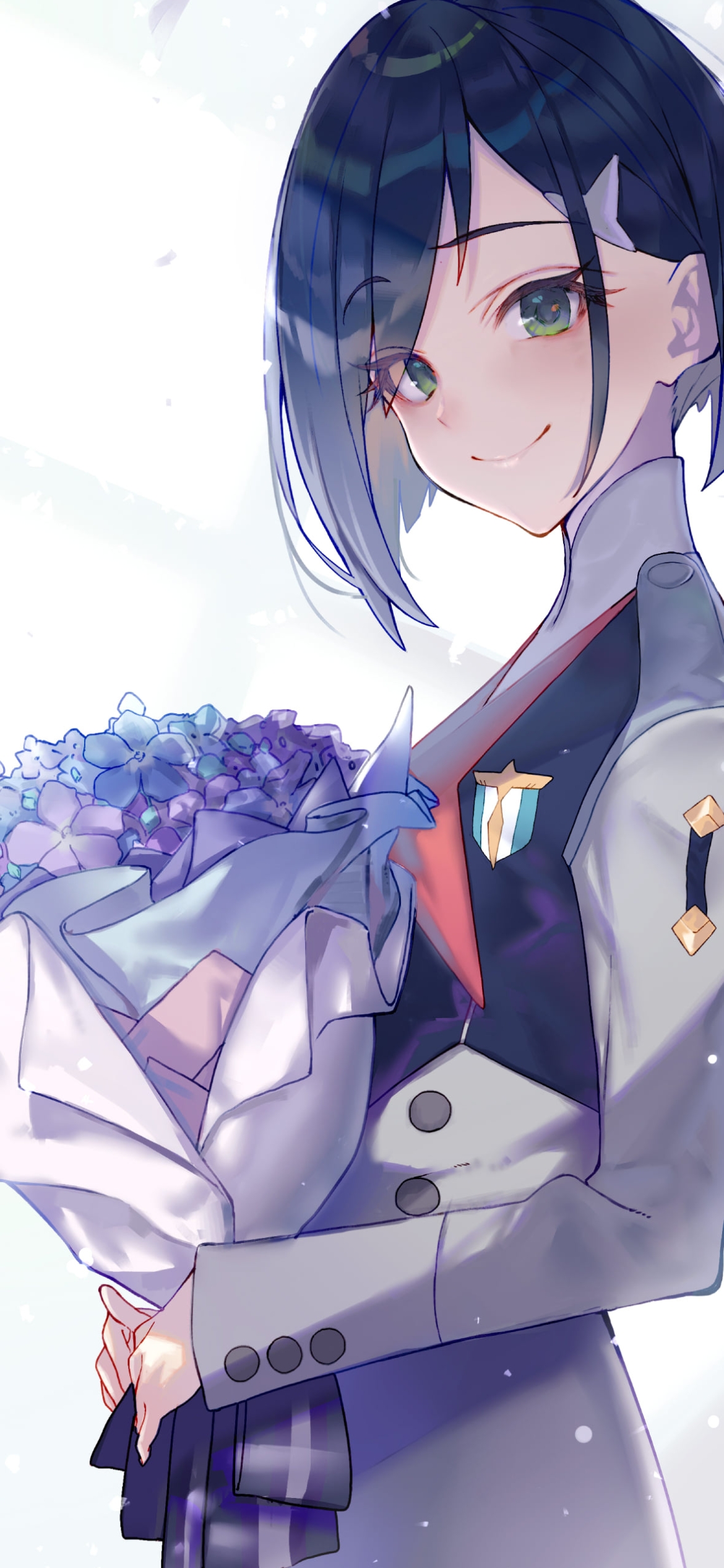 青い花束を持つイチゴ / ダリフラの1170 x 2532 / スマホ壁紙