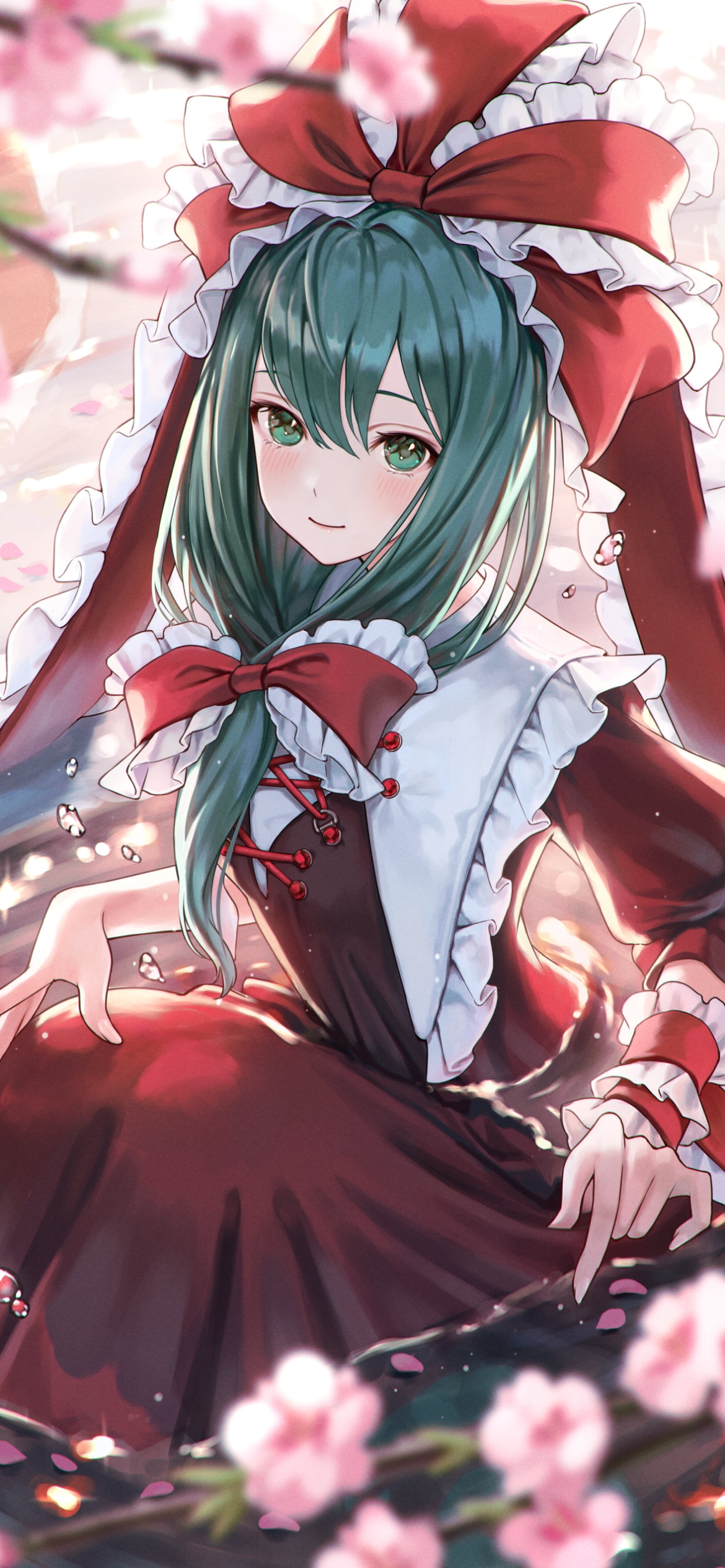 水に浸かった赤い服を着た鍵山雛 / ピンクの花 / 東方の1170 x 2532 / スマホ壁紙