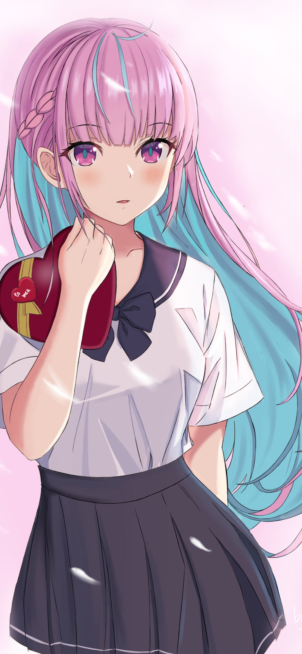 赤いハートのケースを持つ湊あくあ / ホロライブ / バーチャルYouTuber / Vtuberの1170 x 2532 / スマホ壁紙