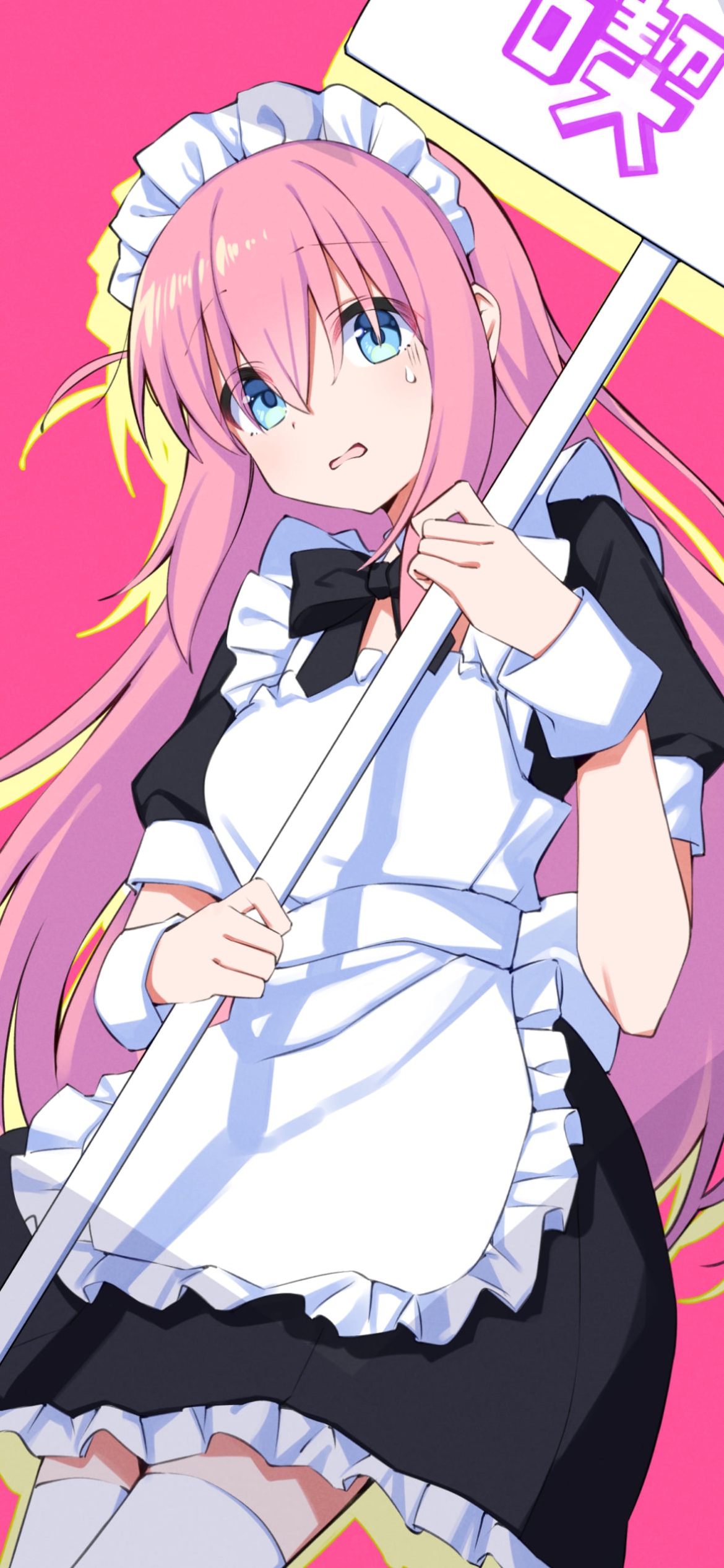 喫茶店の看板を持つメイド姿の後藤ひとり / ぼっち・ざ・ろっく！の1170 x 2532 / スマホ壁紙