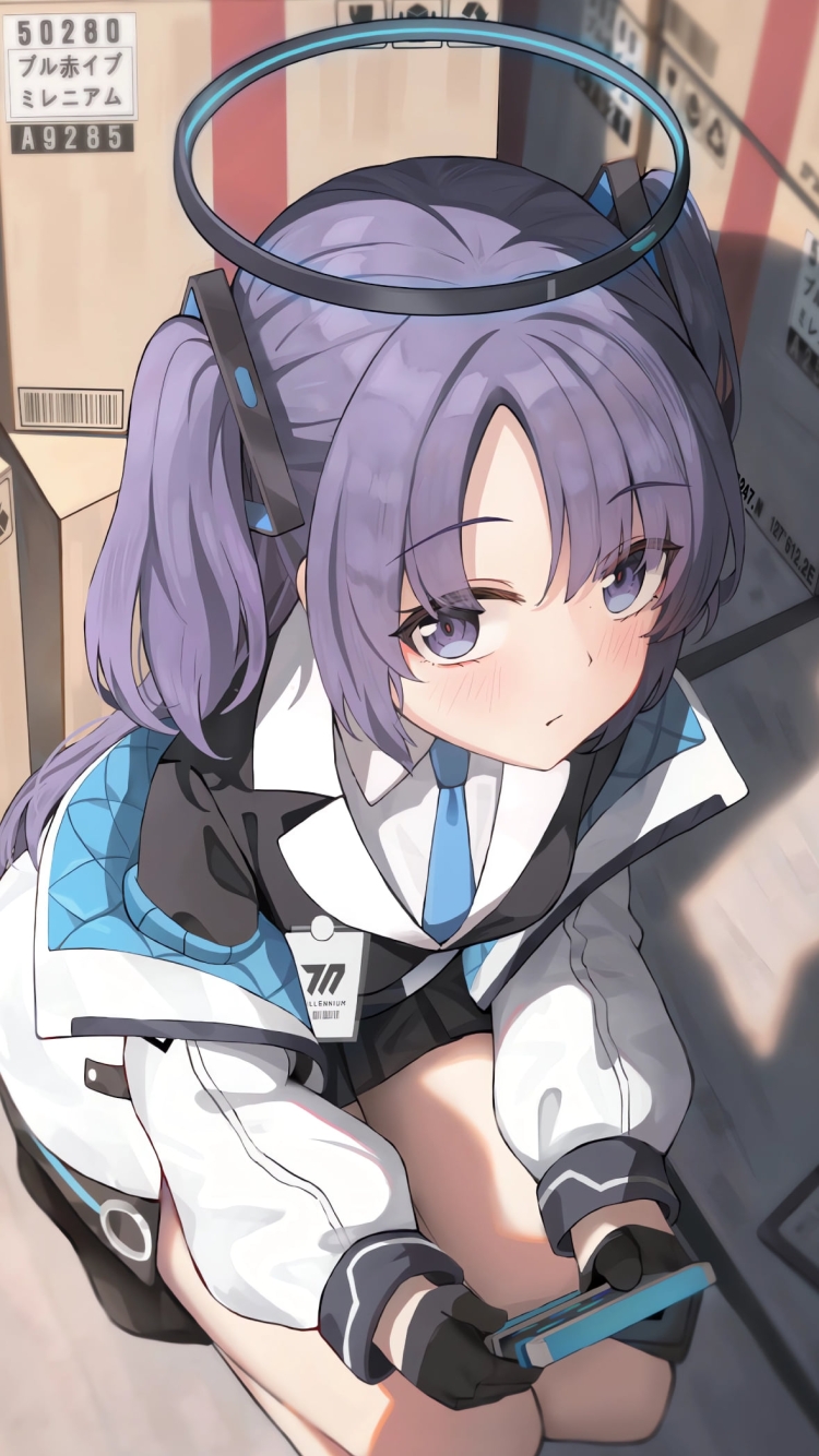 段ボールに囲まれた中でしゃがんで携帯ゲームをする早瀬ユウカ / ブルーアーカイブの750 x 1334 / スマホ壁紙