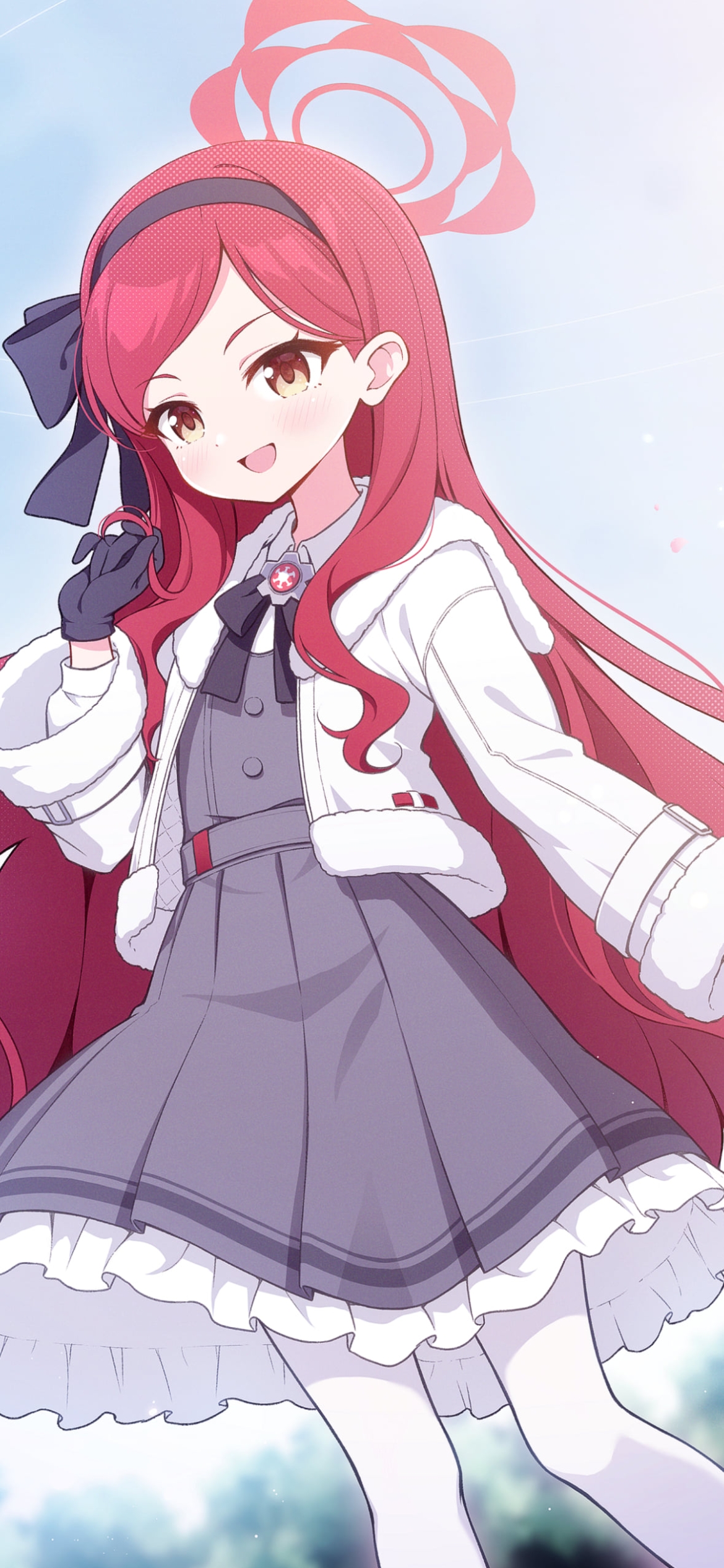 赤い髪を触る三善タカネ / ブルーアーカイブの1170 x 2532 / スマホ壁紙
