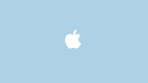 白いアップルのロゴ / 水色の背景 / ミニマルのデスクトップPC用の壁紙