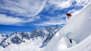 フランスの雪山とスキーのデスクトップPC用の壁紙